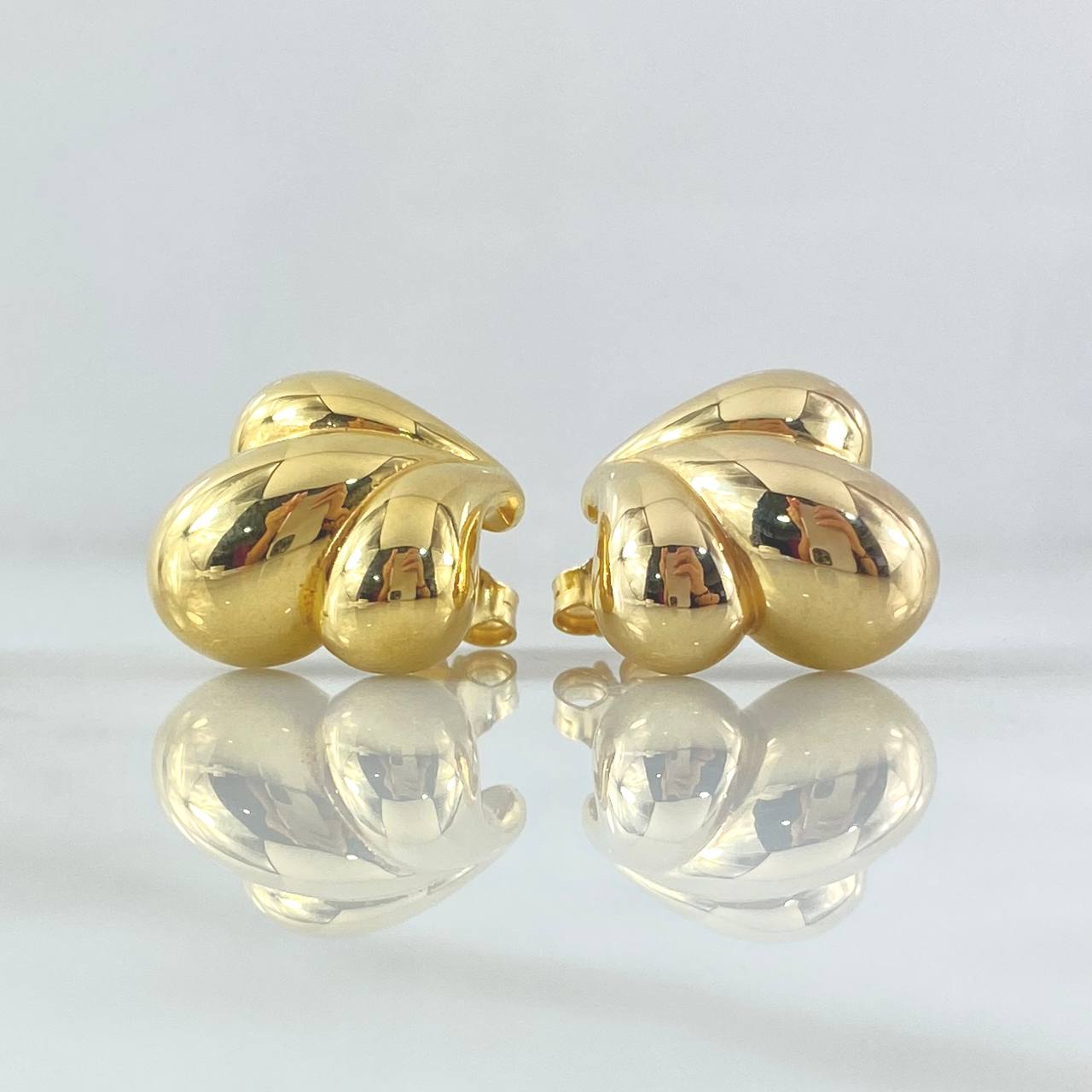 Topos Flor Delis Abultada 3.1gr / 2cm / Oro Amarillo +4 18K *