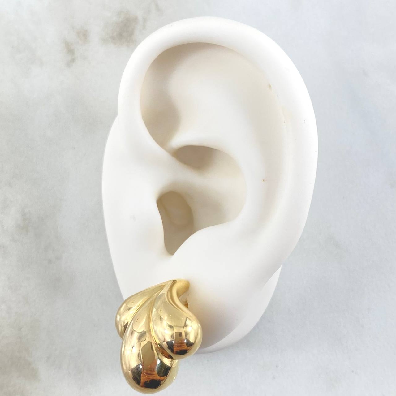 Topos Flor Delis Abultada 3.1gr / 2cm / Oro Amarillo +4 18K *