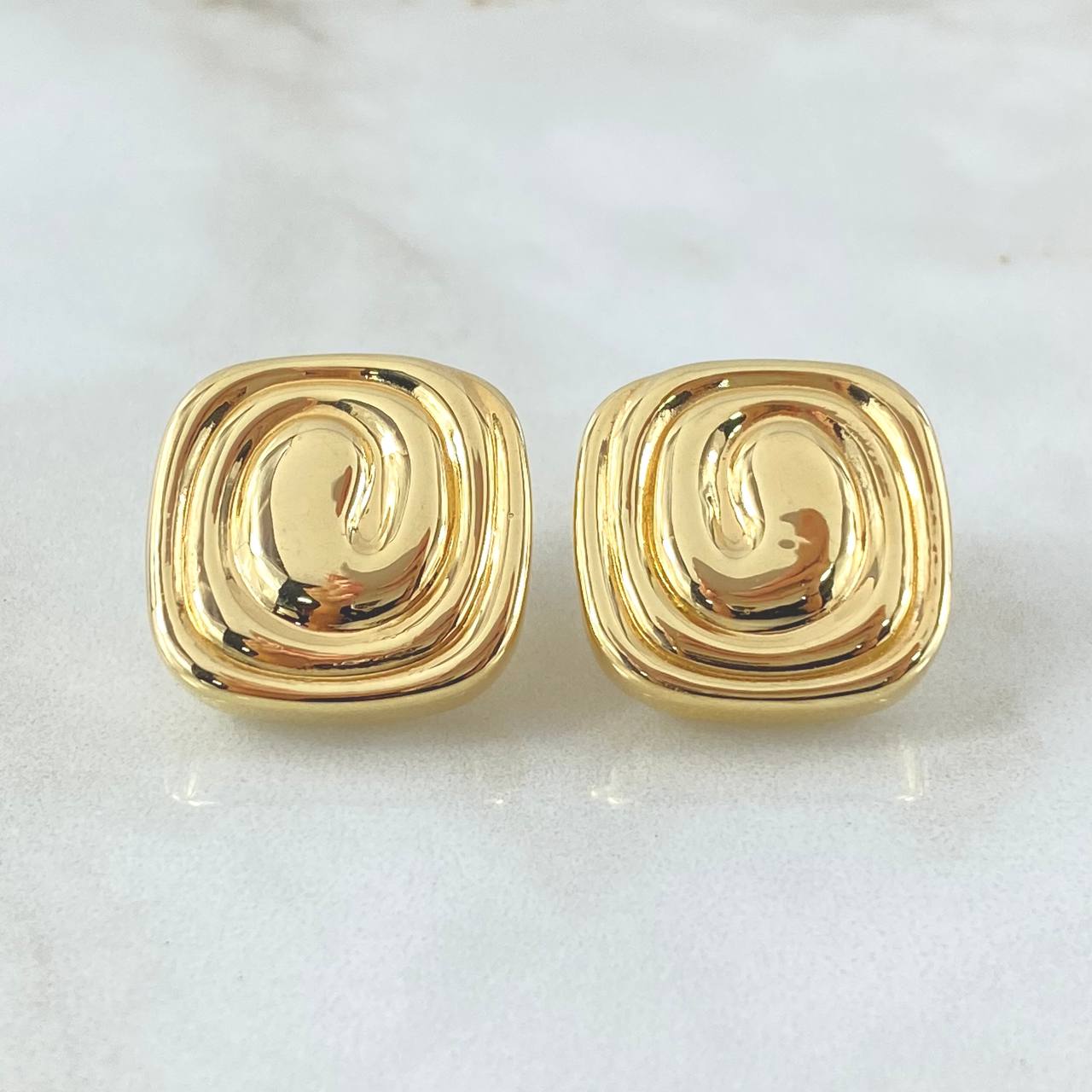 Stud Earrings Maya Spiral Square 3.4gr / 0.8in / 18K Gold +4$