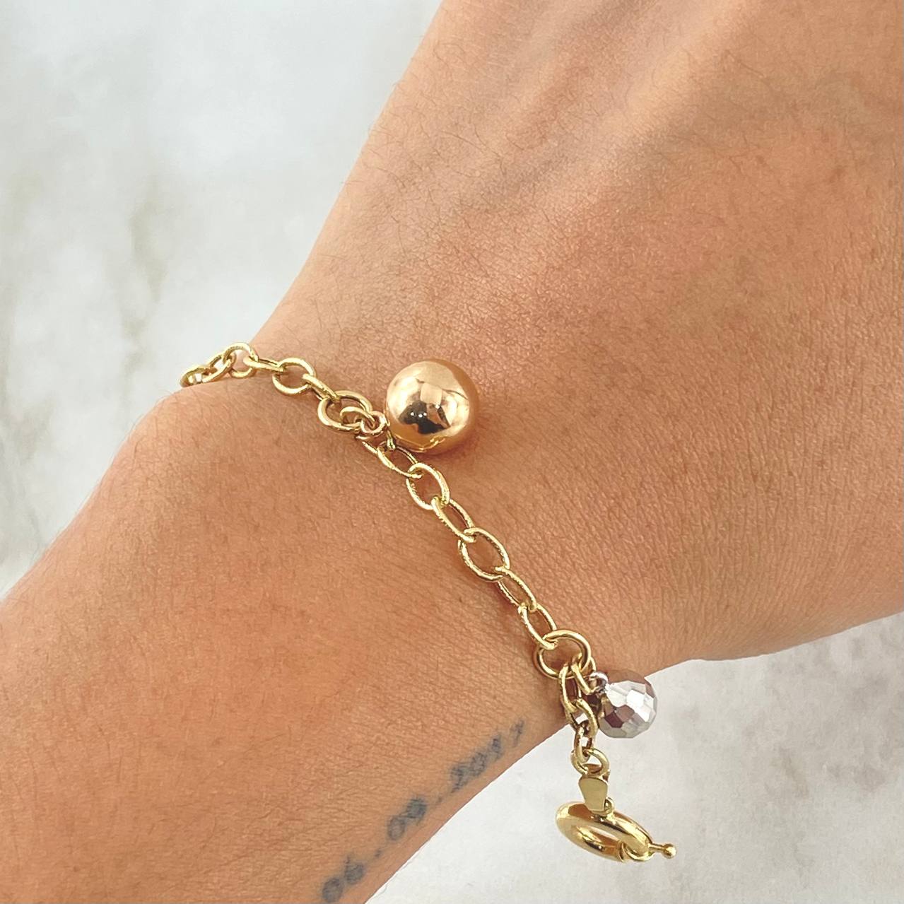 Pulso Aro Seguido Bolas Colgantes 5.55gr / 19cm / 4mm Diamantadas Lisas Tres Oros +4 18K ©