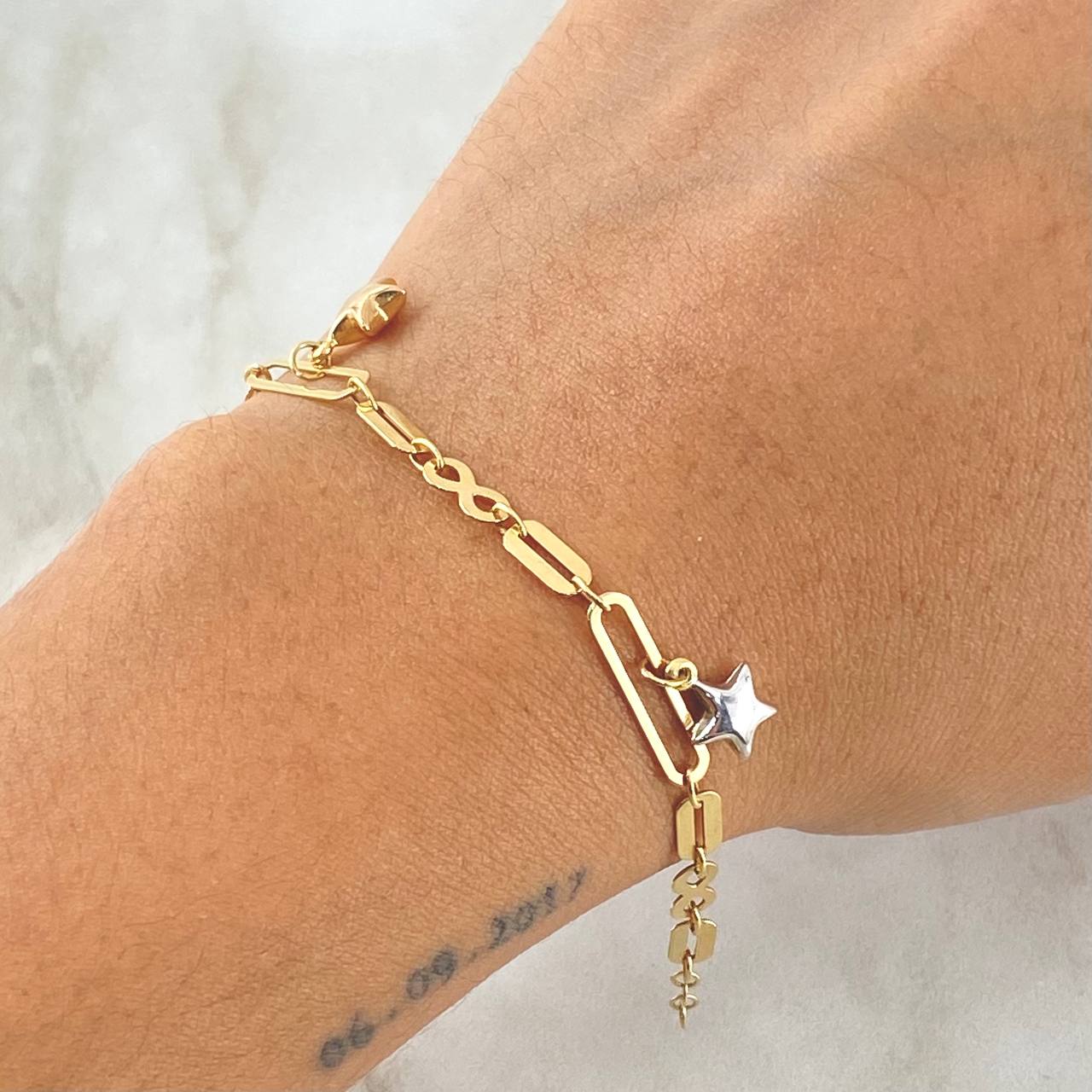 Pulso Cajon Infinito Especial 4.15gr / 19cm / 3.8mm Estrellas Tres Oros +4 18K ©