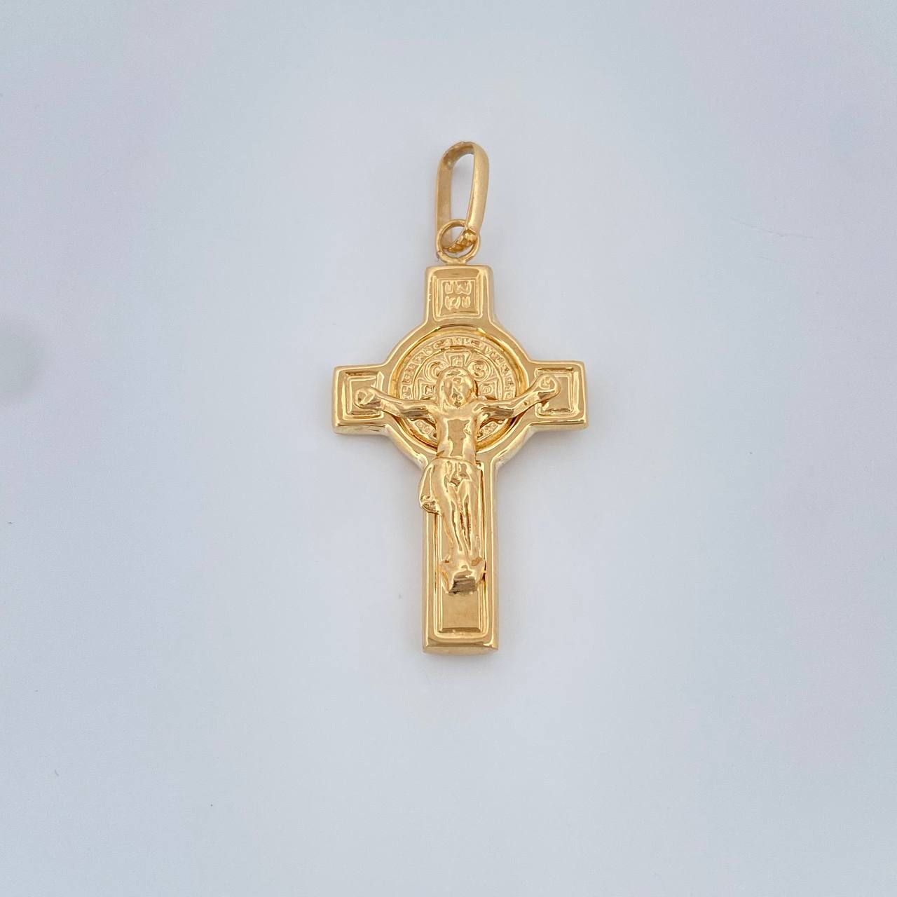 Dije Cruz Cristo San Benito 1.85gr / 4cm / Oro Amarillo 18K &