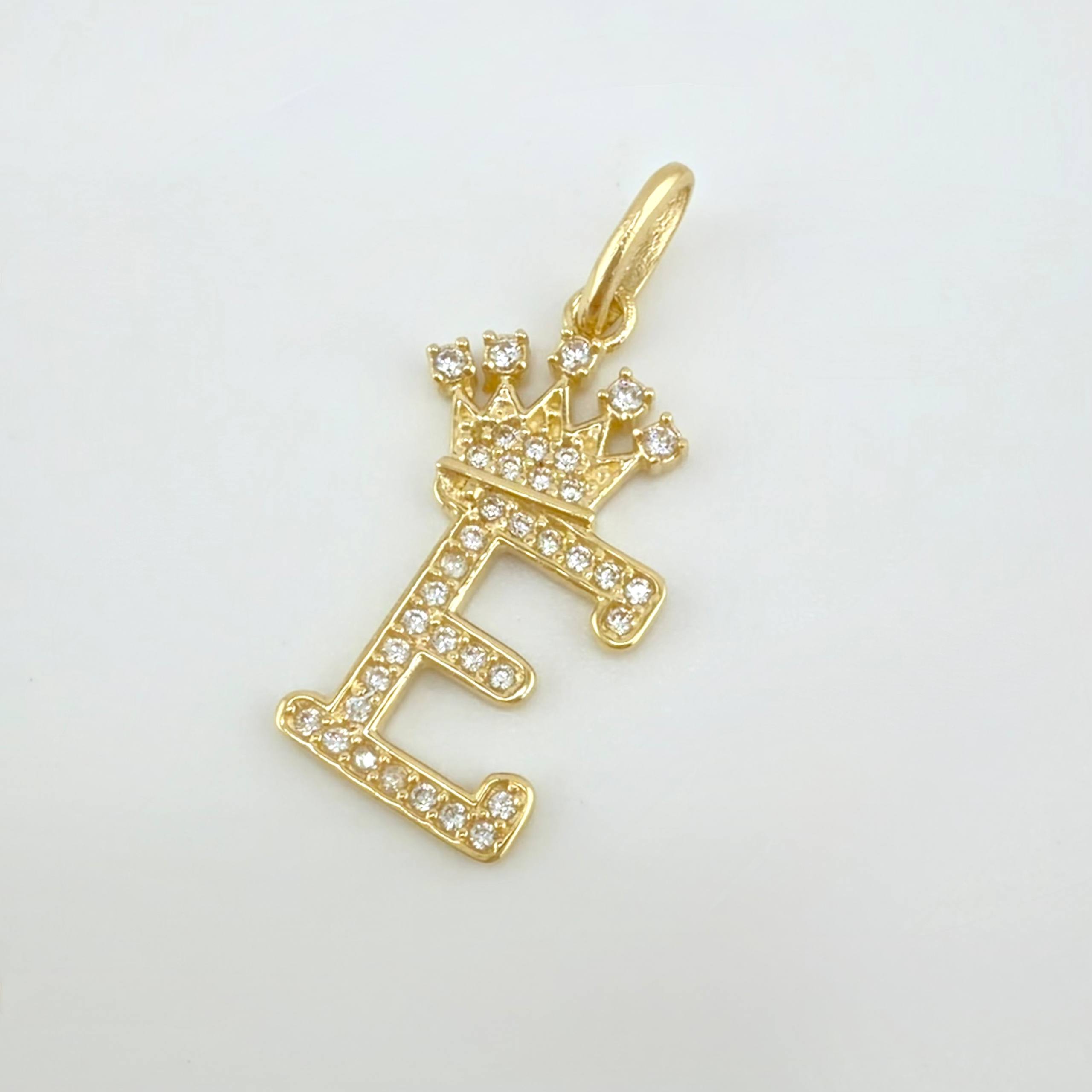 Dije Corona Letra E 1.85gr / 1 in / Oro Amarillo 18K *