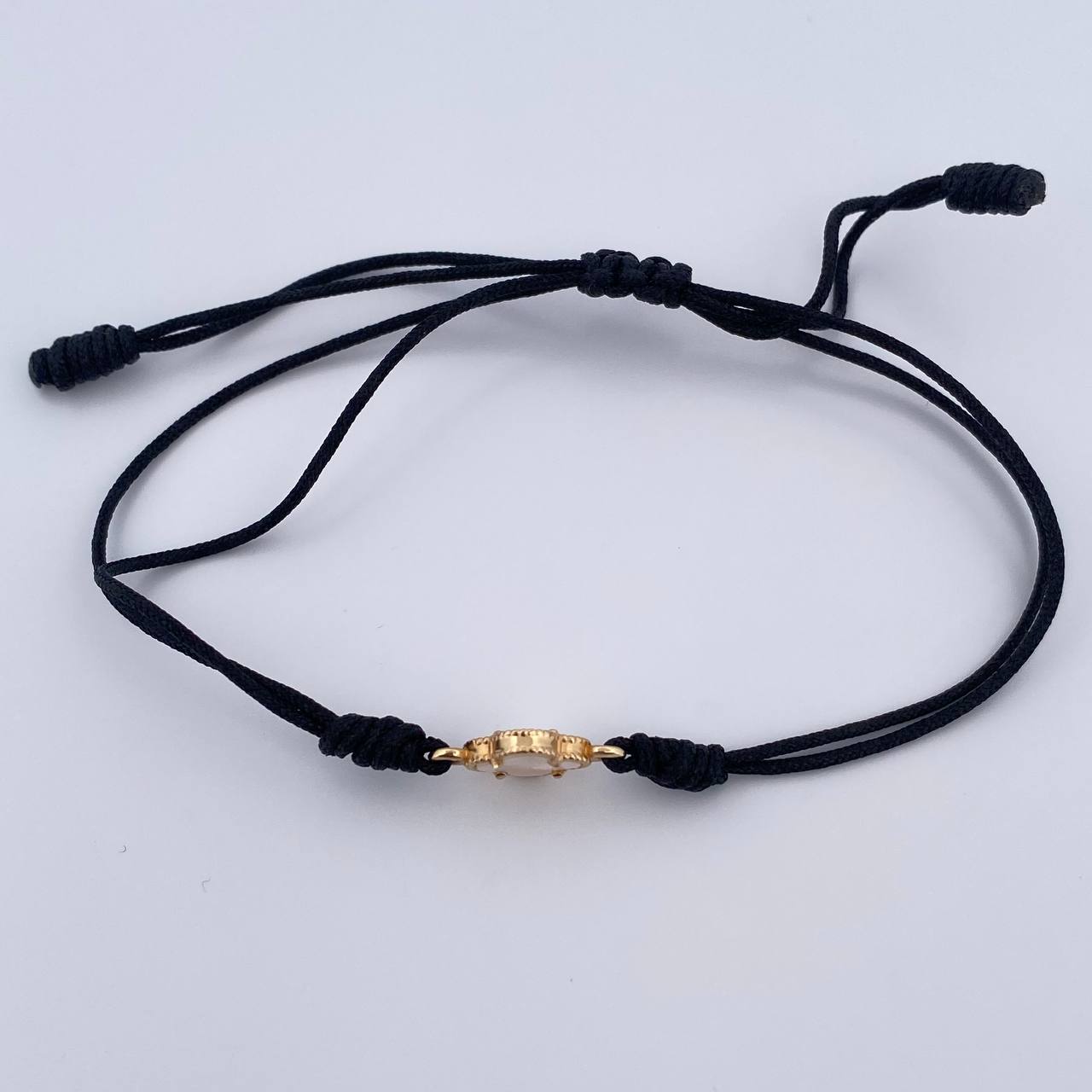 Pulsera Negra Herraje Trebol 0.45gr / Nacar Blanco Oro Amarillo 18K &