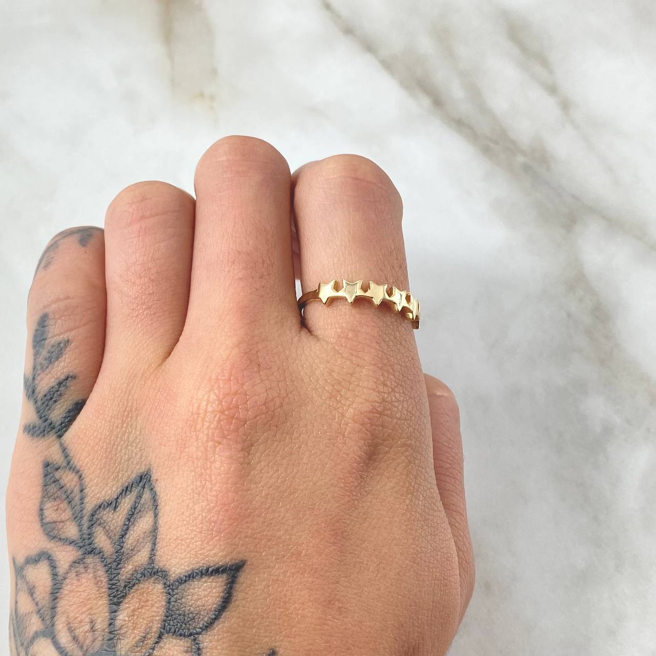 Star Ring 2.05gr / Size 7 3/4 / 18K Yellow Gold *