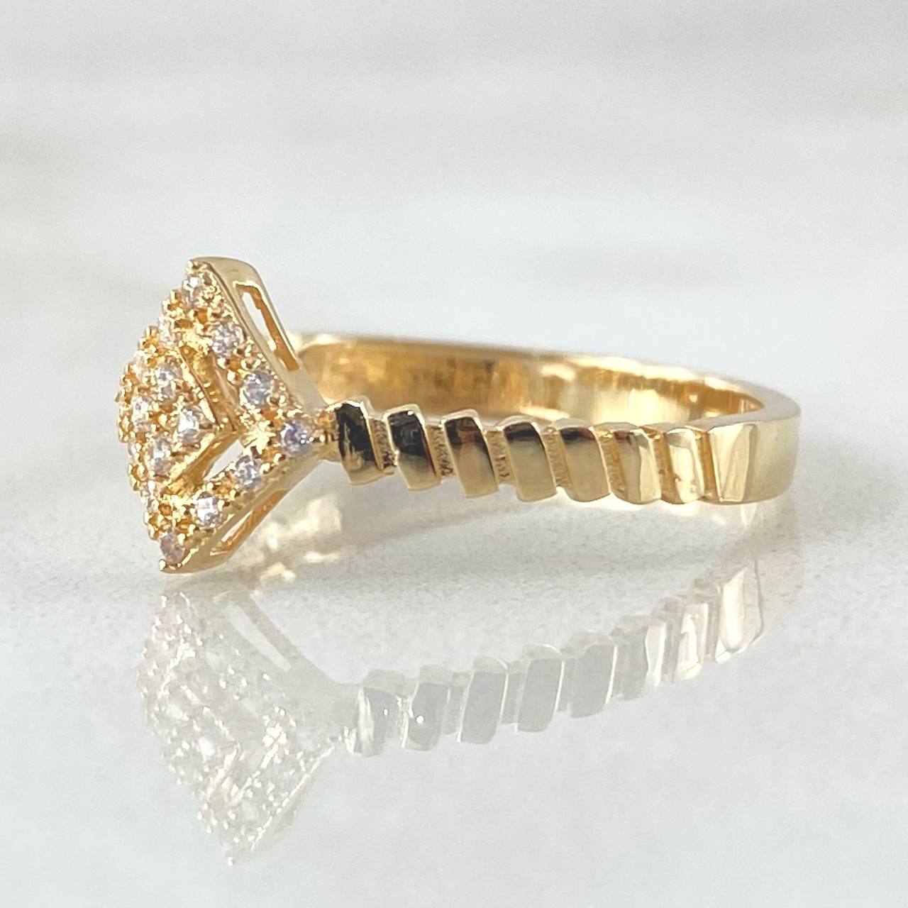 Rhombus Ring 1.85gr / Size 6 / 18K Yellow Gold *