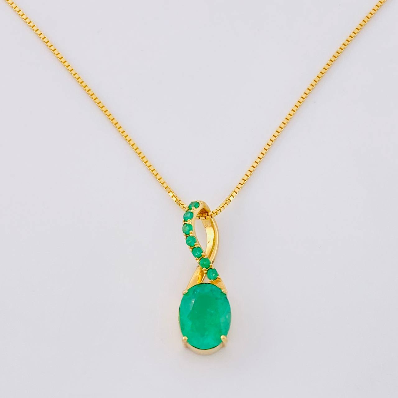Venetian Chain + Atonic Oval Emerald Pendant 182pts / 4.3g / 16 in Yellow Gold 18K