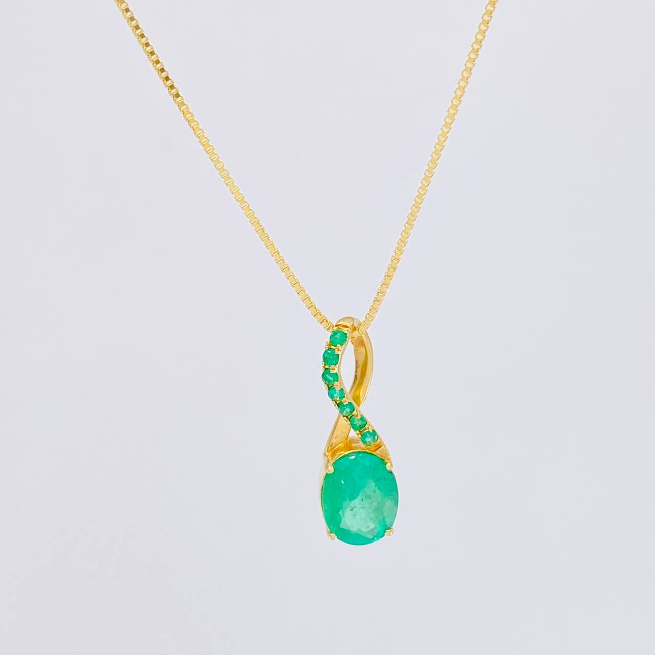 Venetian Chain + Atonic Oval Emerald Pendant 182pts / 4.3g / 16 in Yellow Gold 18K