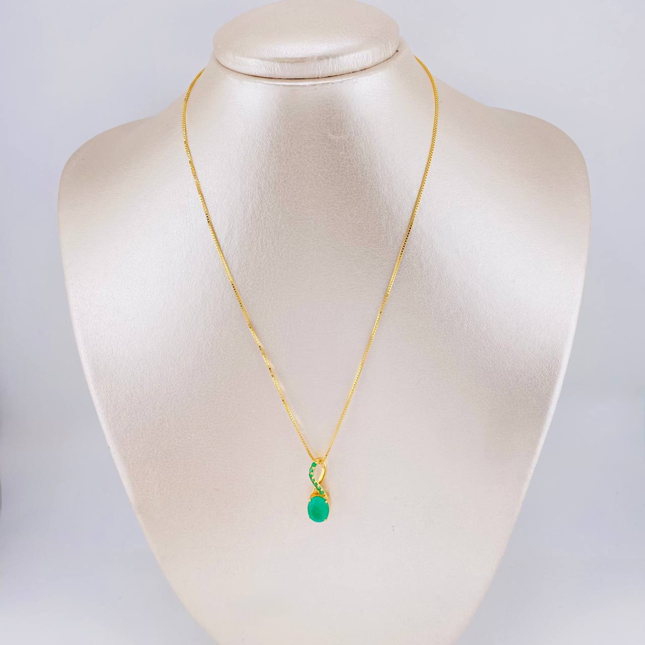 Venetian Chain + Atonic Oval Emerald Pendant 182pts / 4.3g / 16 in Yellow Gold 18K