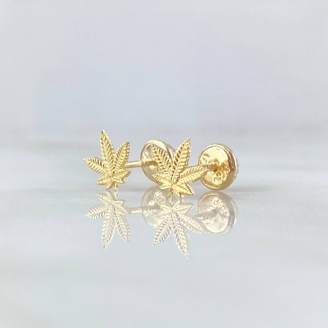 Stud Earrings Leaf 0.75gr / 18K Yellow Gold