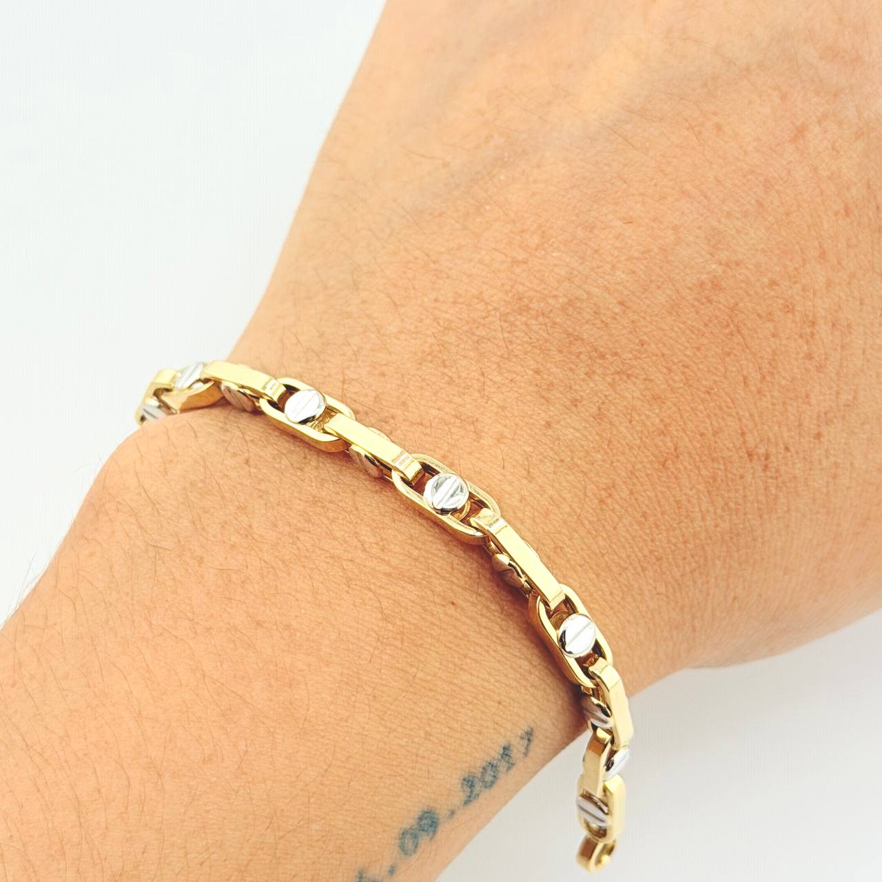 Pulso Clik Tornillo 7.5gr / 8 1/4 in / 4.3mm Oro Amarillo 18K *