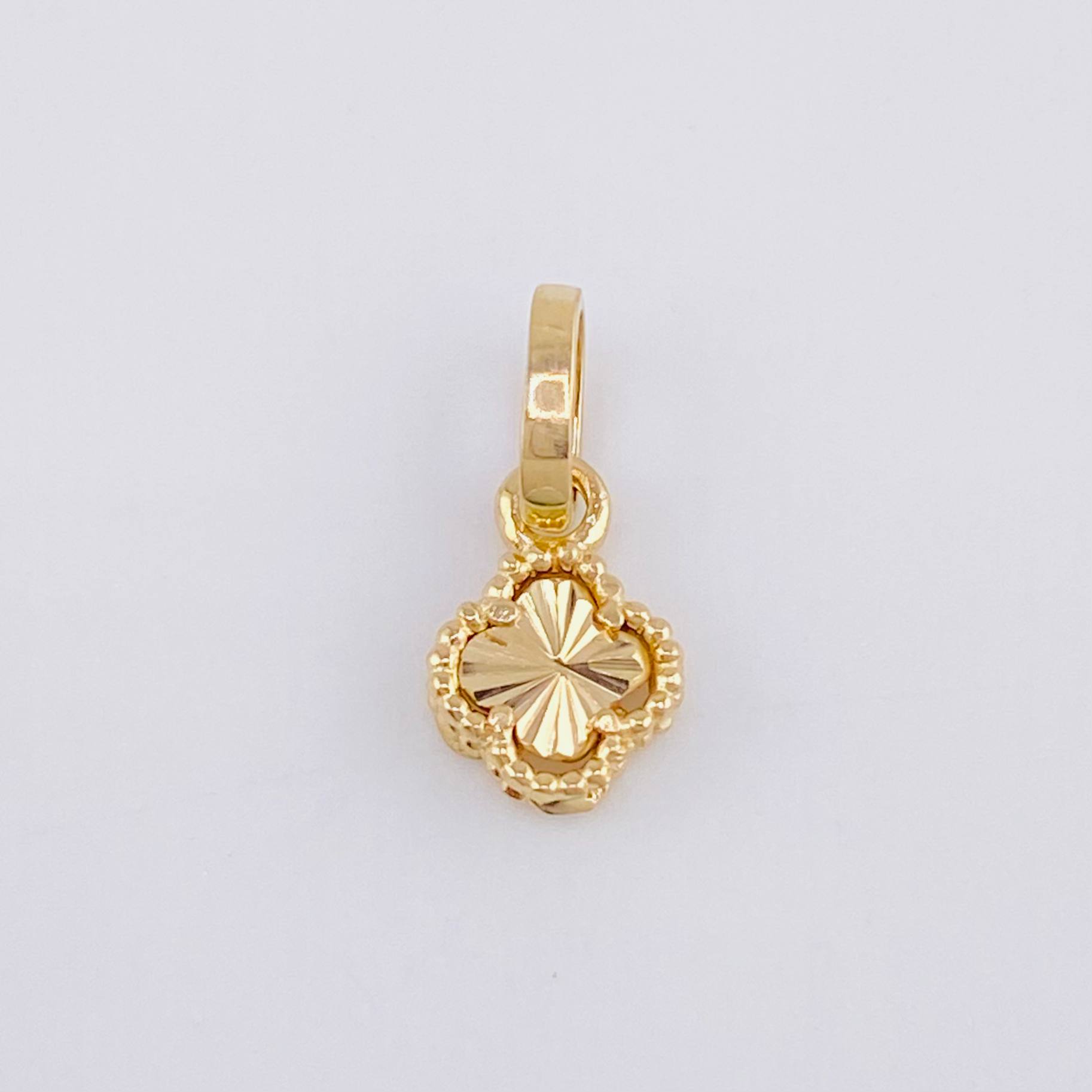 Dije Trebol Diamantado 0.5 g / 1/2 in Oro Amarillo 18K