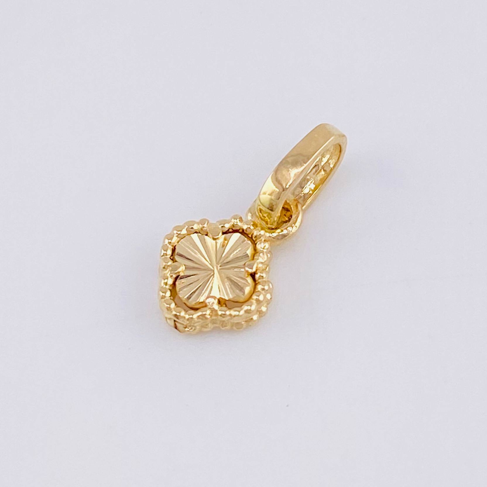 Dije Trebol Diamantado 0.45 g / 1/2 in Oro Amarillo 18K
