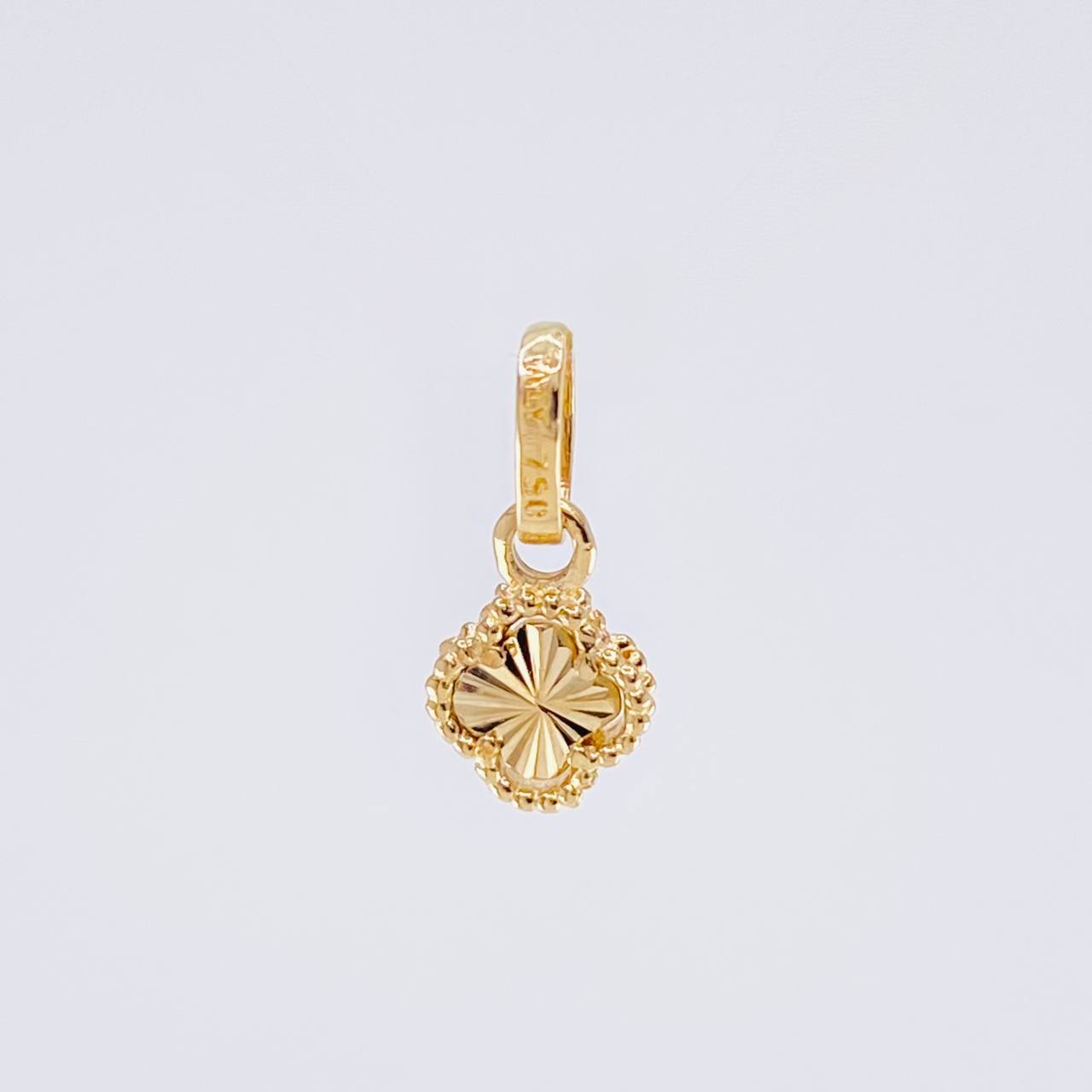 Dije Trebol Diamantado 0.5 g / 1/2 in Oro Amarillo 18K