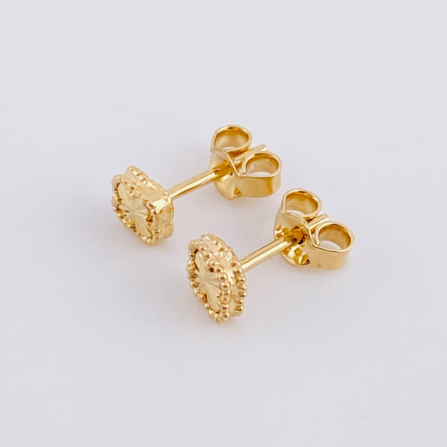 Topos Trebol Diamantado 1.25 g / in / 5.4 mm Oro Amarillo 18K