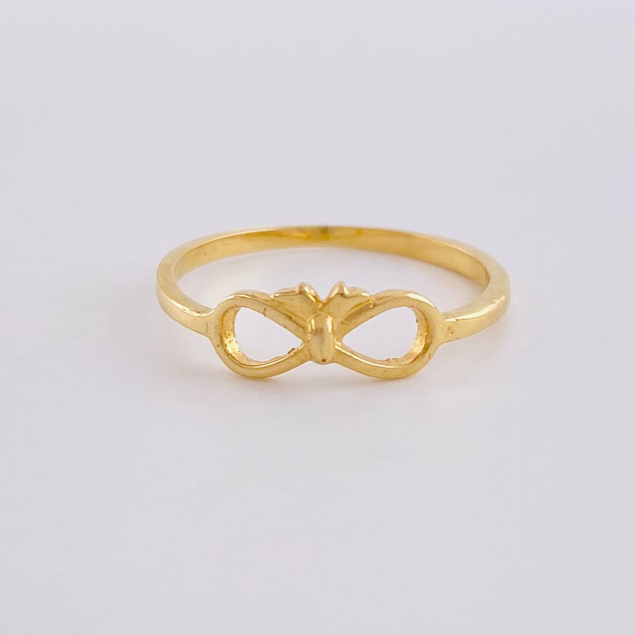 Anillo Moño Infinito 1.3 g / T6 Oro Amarillo 18K