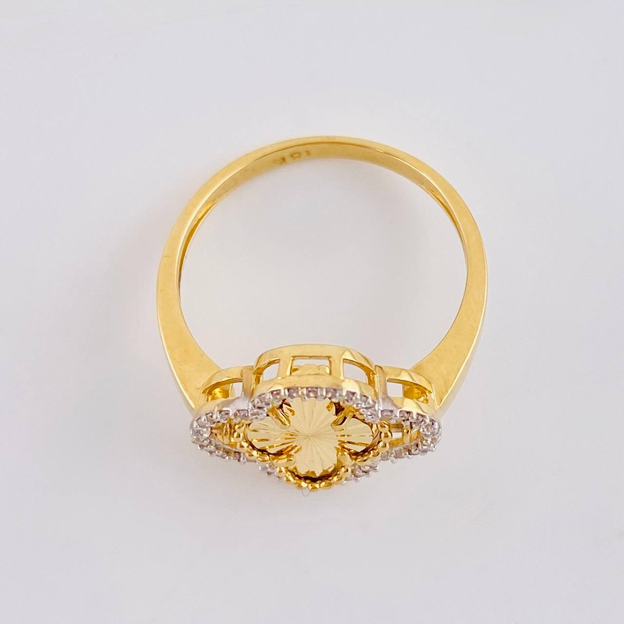 Anillo Trébol Móvil 3.8 g / T7 3/4 Tres Oros 18K