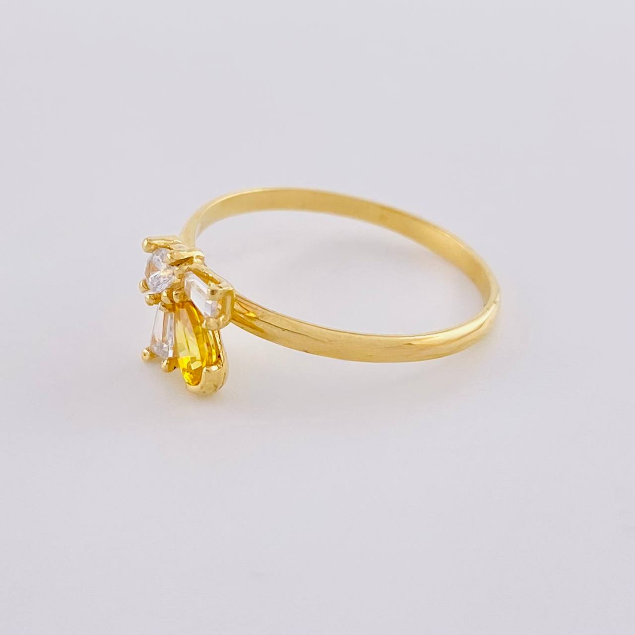 Anillo Abeja Geometrica 1.6 g / T5 1/2 Oro Amarillo 18K