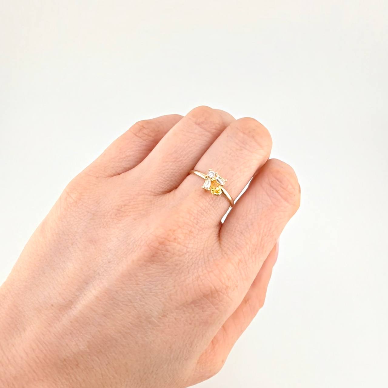 Anillo Abeja Geometrica 1.6 g / T5 1/2 Oro Amarillo 18K
