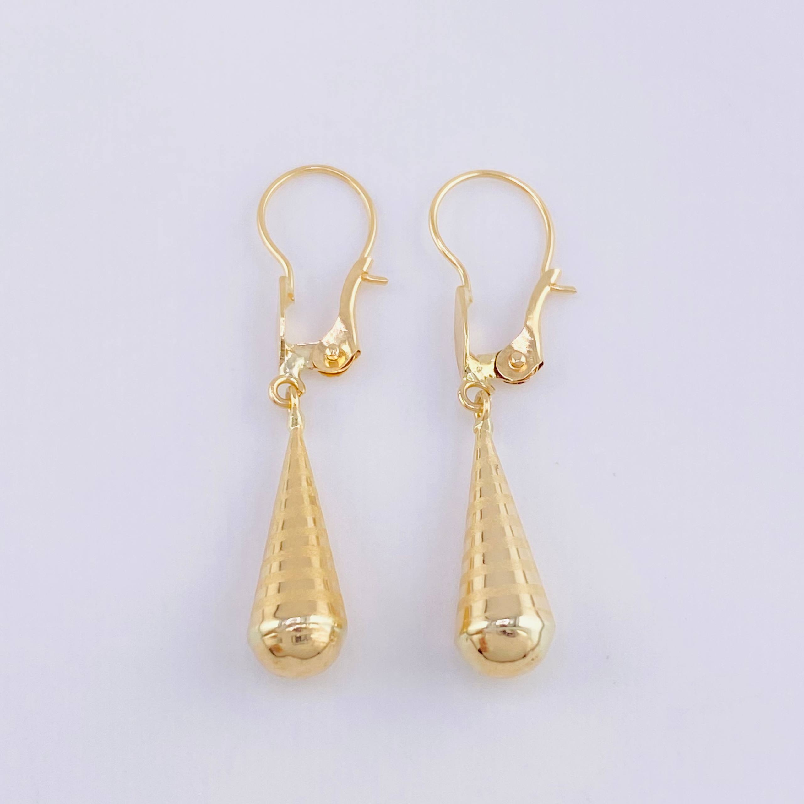 Candongas Lagrima 0.85 g / 1 1/4 in Oro Amarillo 18K