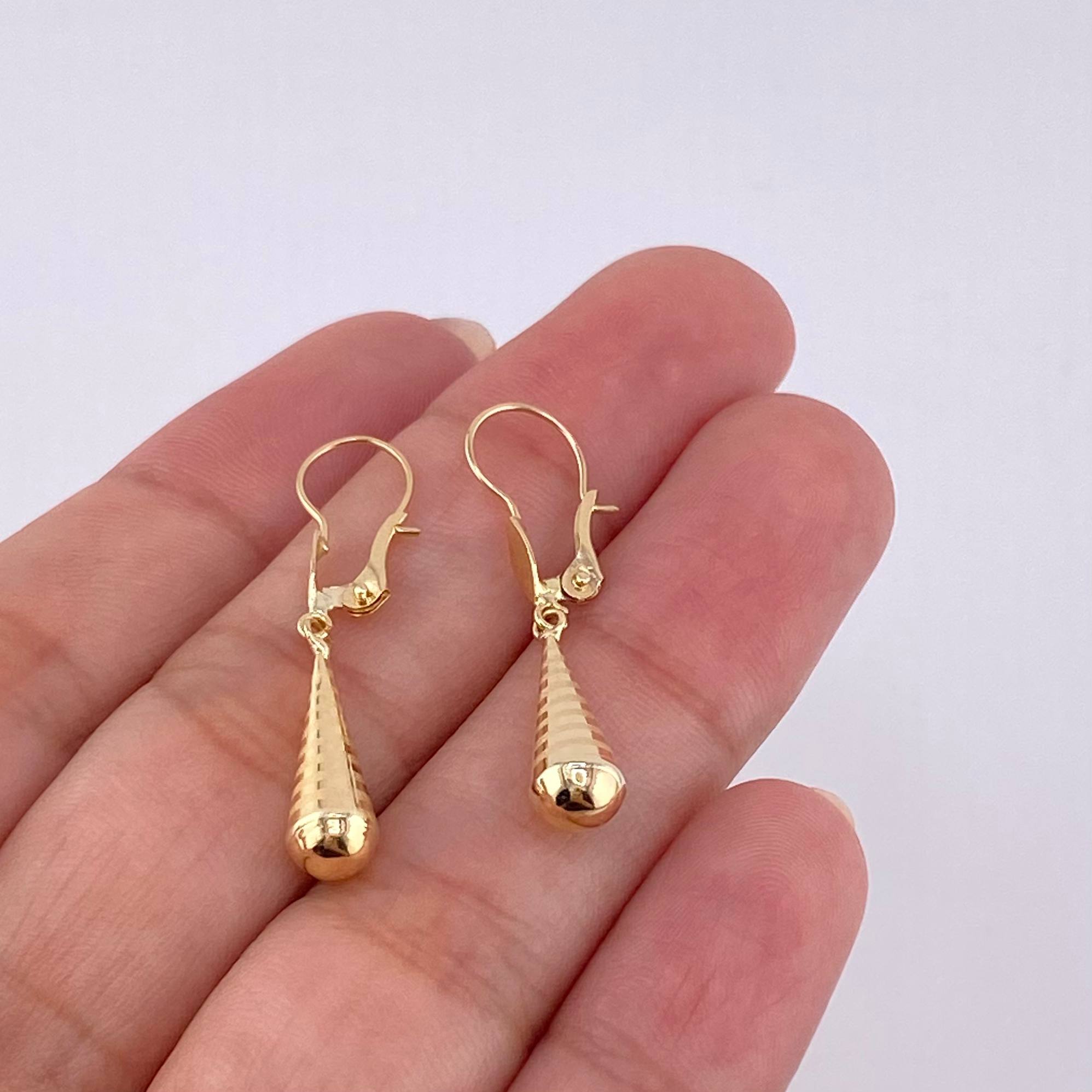 Candongas Lagrima 0.85 g / 1 1/4 in Oro Amarillo 18K