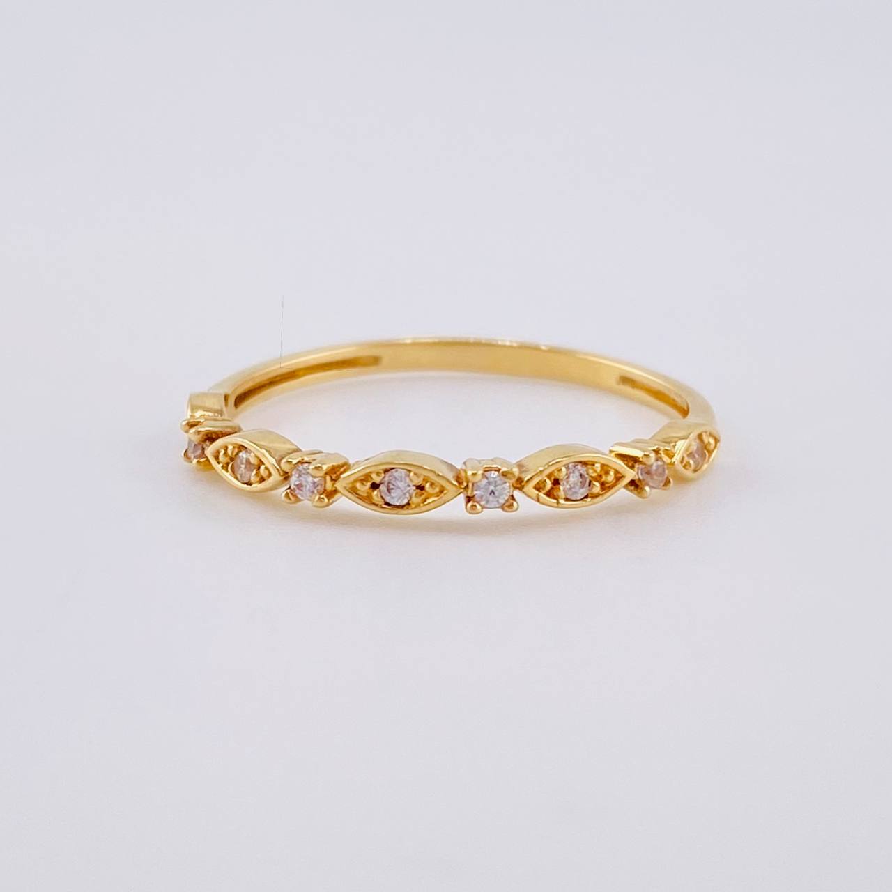 Anillo Linea De Ojos Con Chispa 1.4 g / T7 3/4 Oro Amarillo 18K
