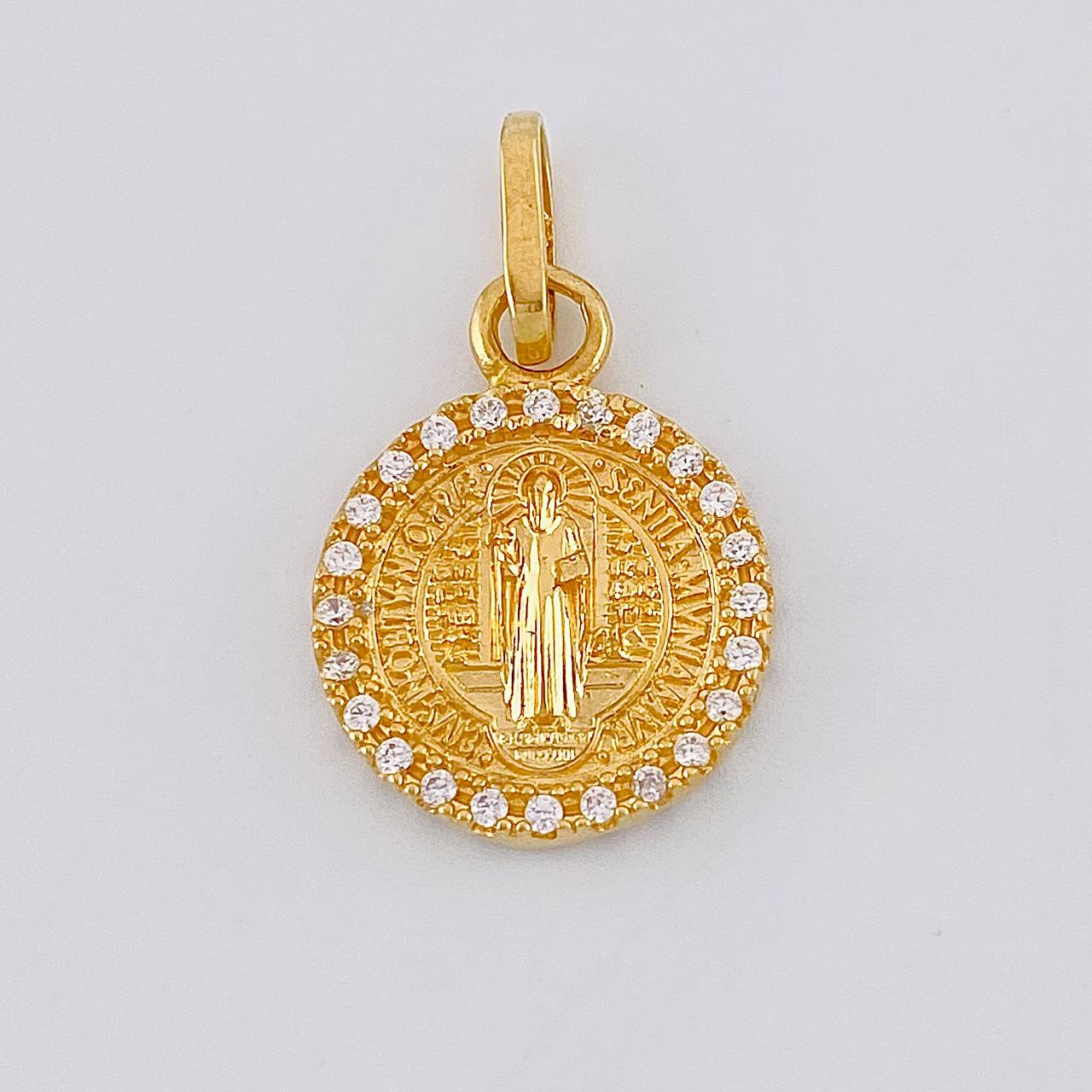 Dije Medalla San Benito 1.9 g / 3/4 in Oro Amarillo 18K