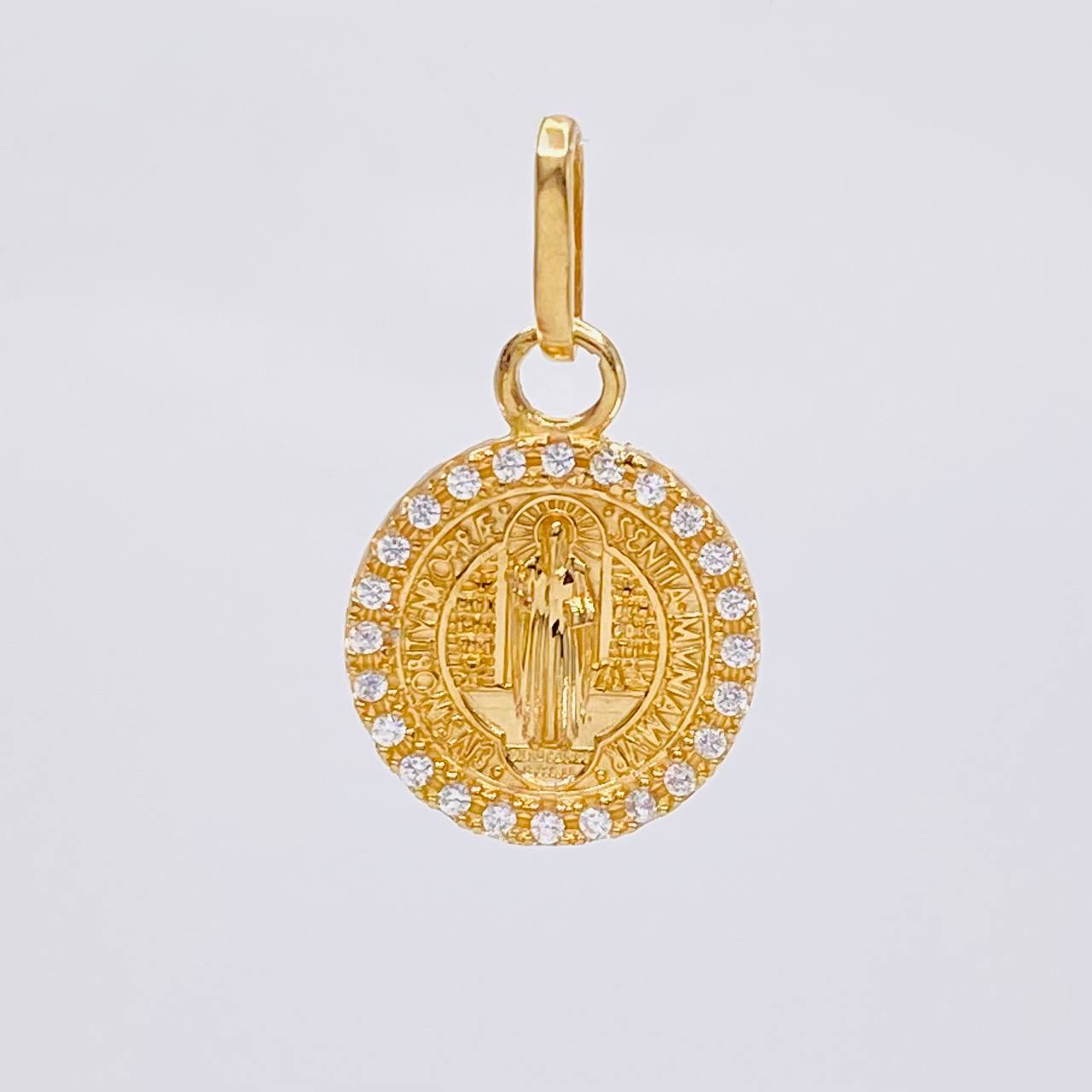 Dije Medalla San Benito 1.9 g / 3/4 in Oro Amarillo 18K