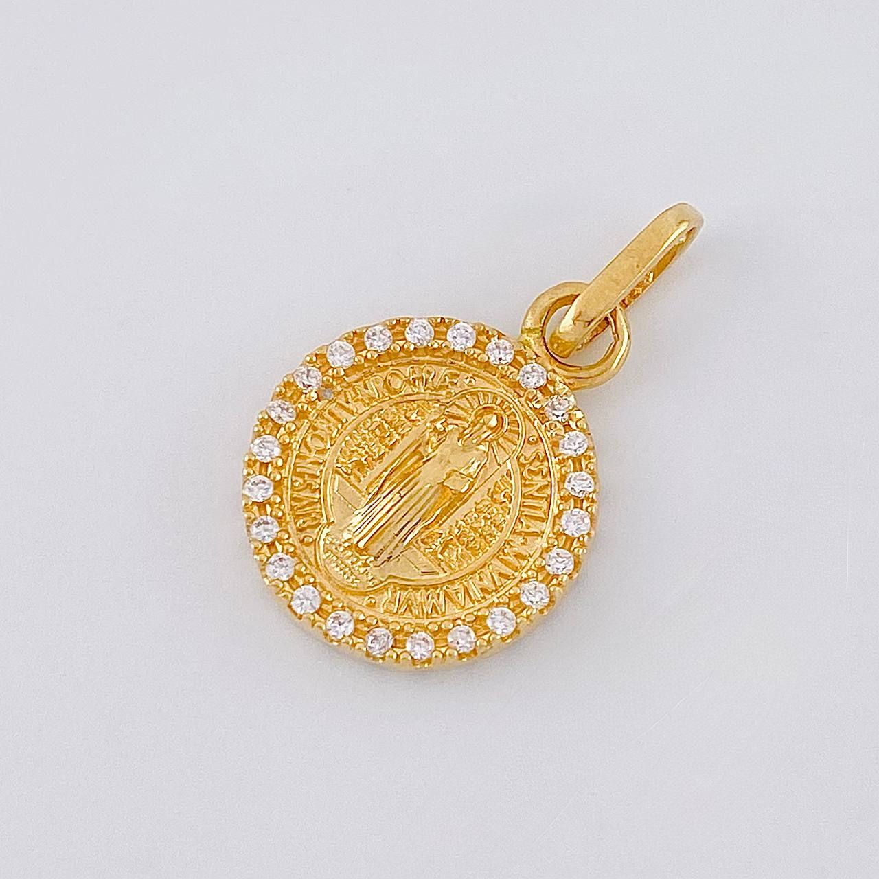 Dije Medalla San Benito 1.9 g / 3/4 in Oro Amarillo 18K