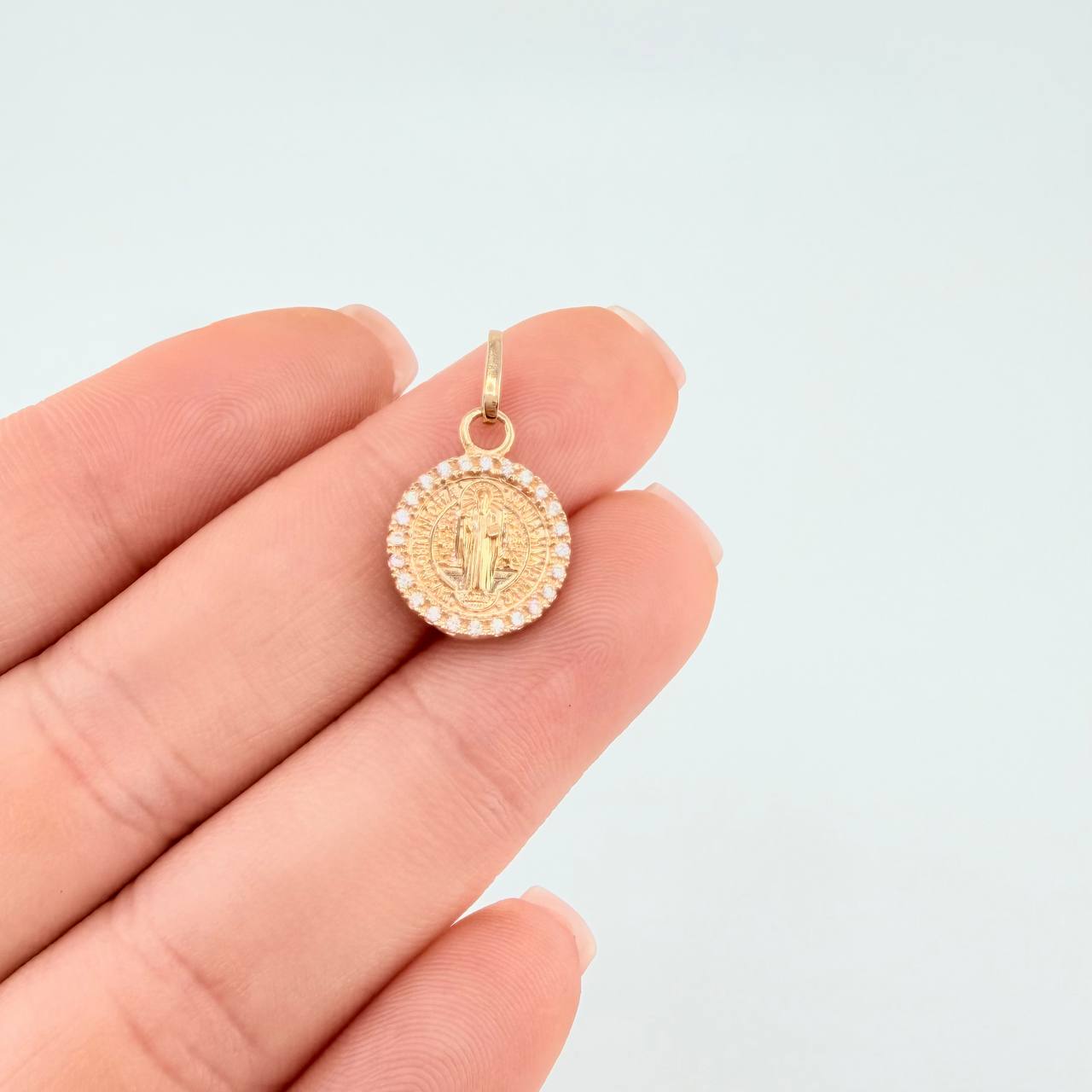 Dije Medalla San Benito 1.9 g / 3/4 in Oro Amarillo 18K