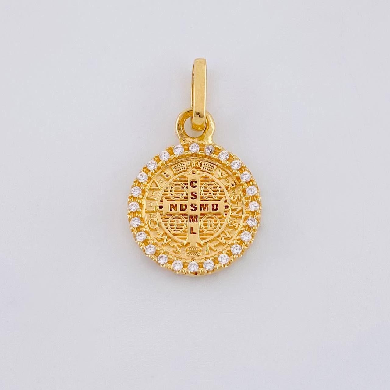 Dije Medalla San Benito 1.9 g / 3/4 in Oro Amarillo 18K