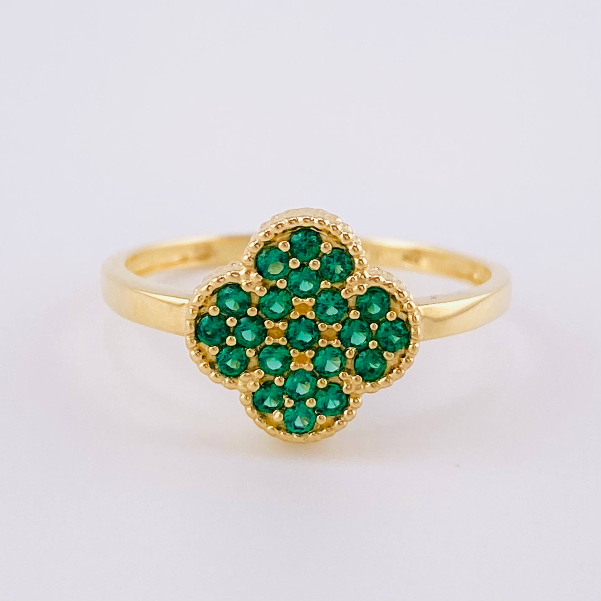 Anillo Trebol 3.1 g / T8 1/4 Oro Amarillo 18K