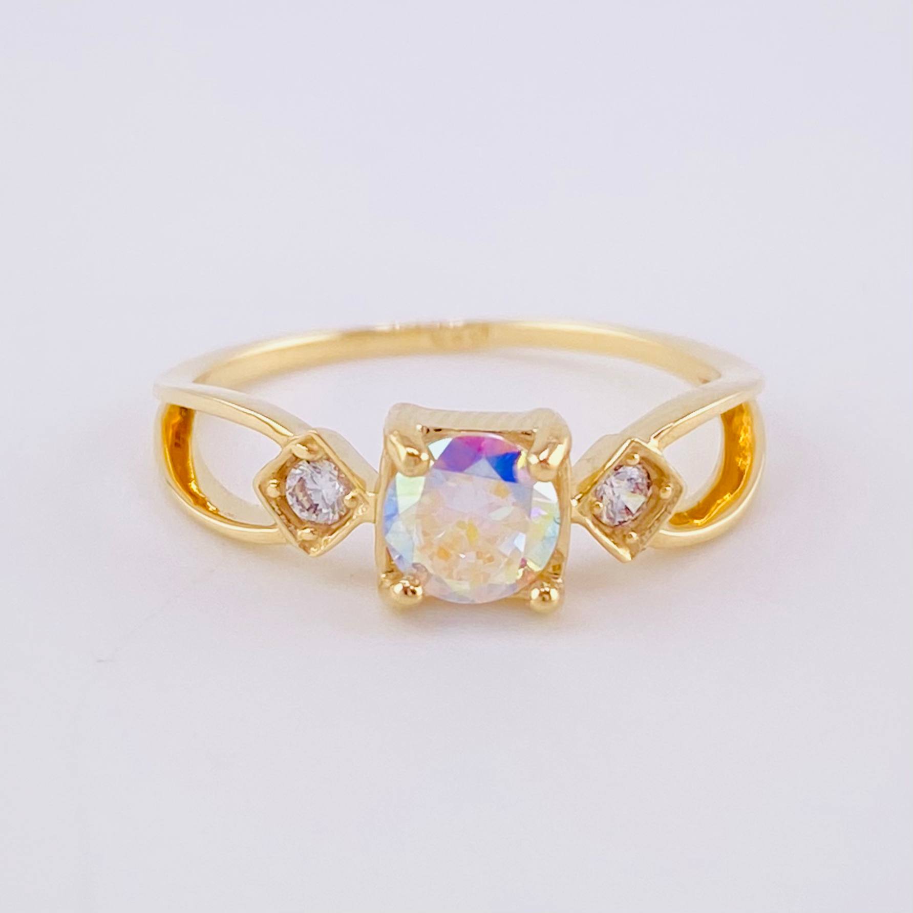Solitaire Ring with Side Rhombuses 1.95 g / T5 3/4 Yellow Gold 18K