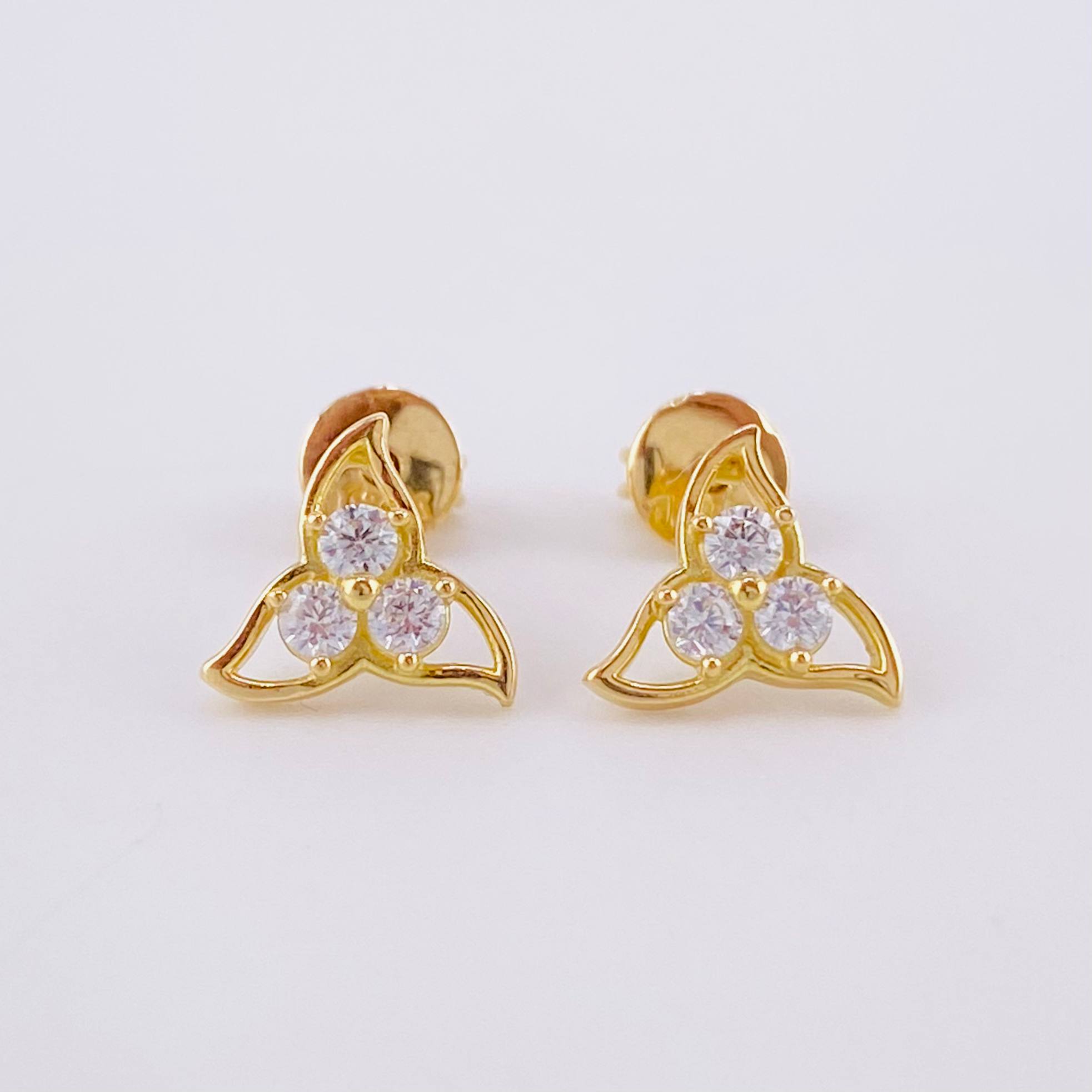 Topos Flor Trillium 1.6 g / in / 8.2 mm Oro Amarillo 18K