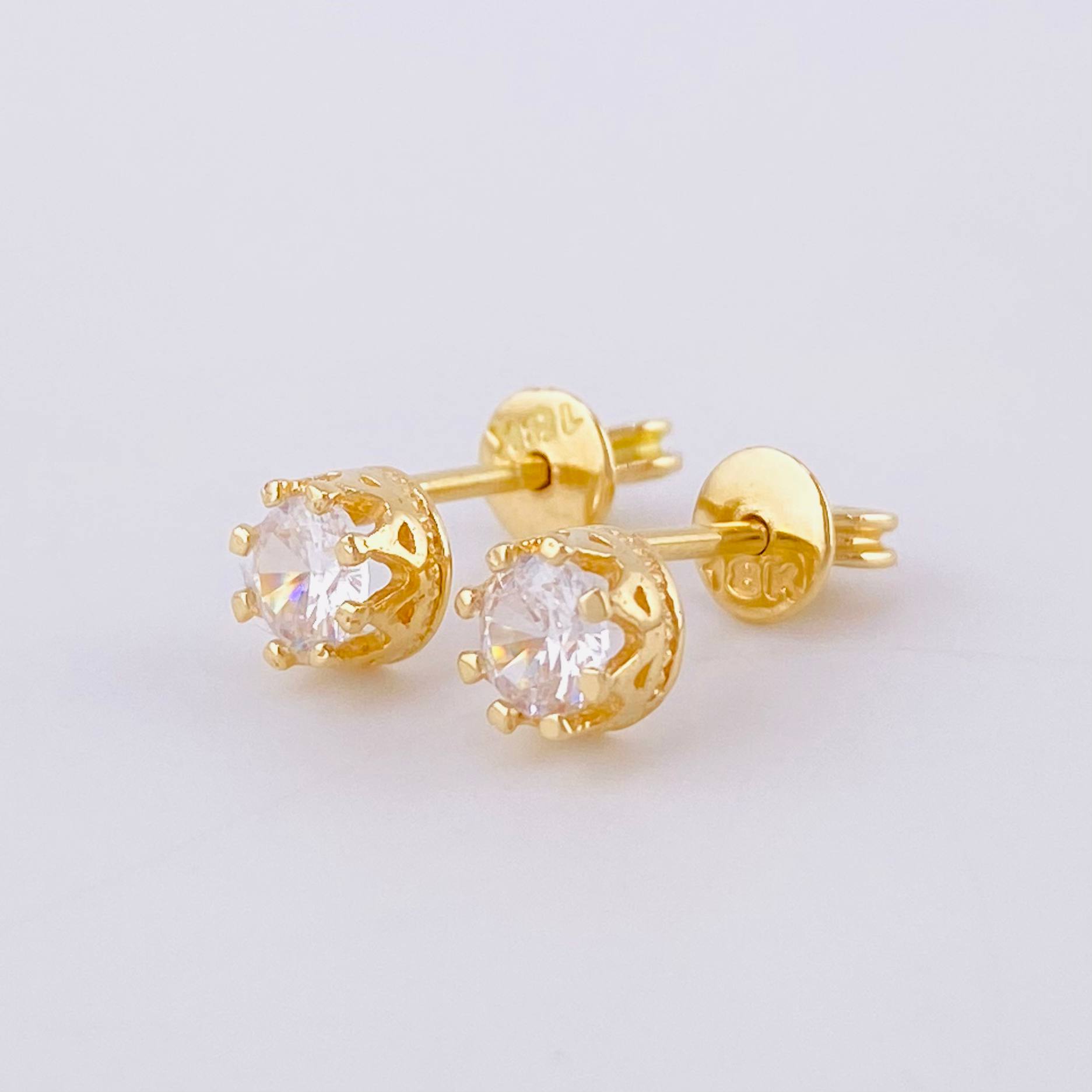 Topos Ocho Garras 1.55 g / in / 5.1 mm Oro Amarillo 18K