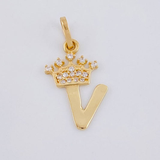 Dije Corona Letra V 0.8 g / 3/4 in Oro Amarillo 18K
