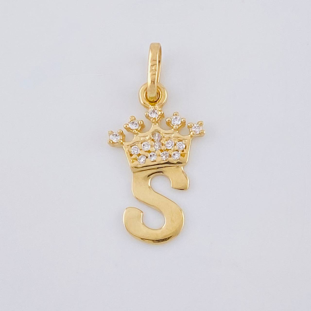 Dije Corona Letra S 0.85 g / 3/4 in Oro Amarillo 18K
