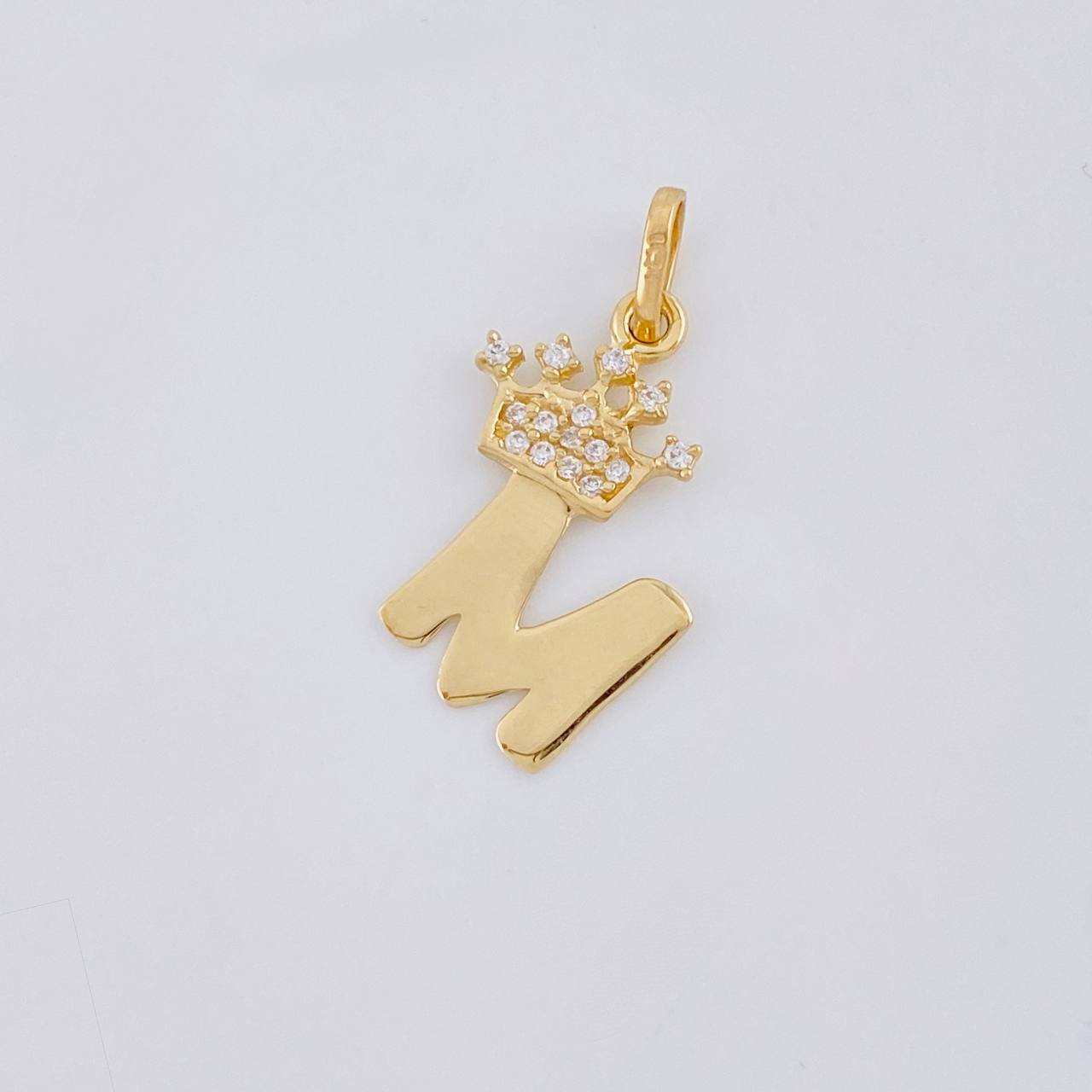 Dije Corona Letra M 1 g / 3/4 in Oro Amarillo 18K
