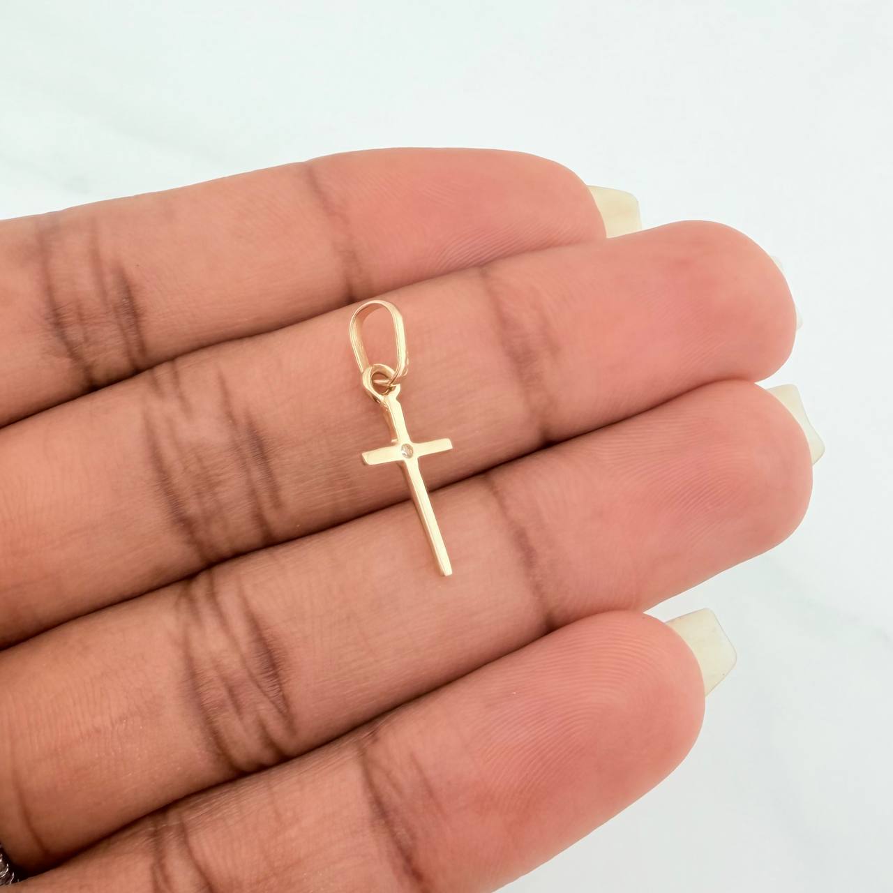 Dije Cruz 0.45gr / 3/4 in / Oro Amarillo 18K &