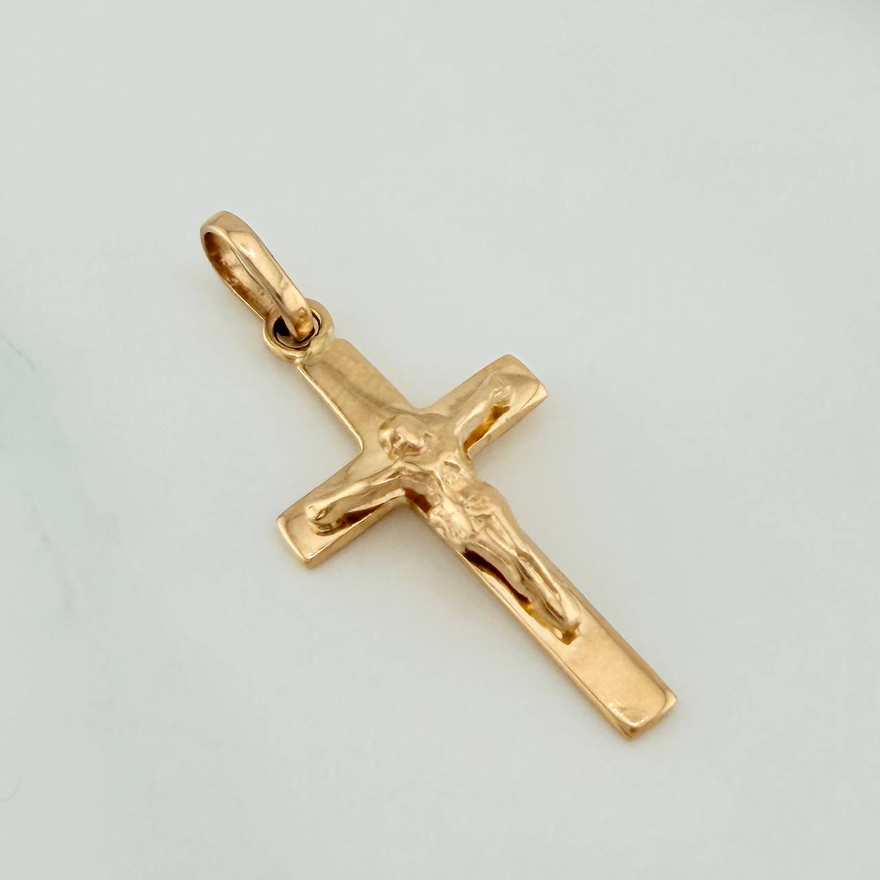 Dije Cruz Cristo 1.35gr / 1 in / Oro Amarillo 18K &