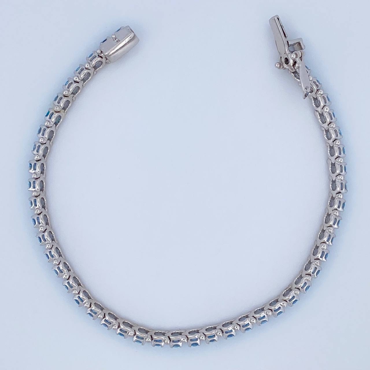 Pulso Tenis 16.85gr / 20.3cm / 4.7mm Circones Azules Oro Blanco 18K $