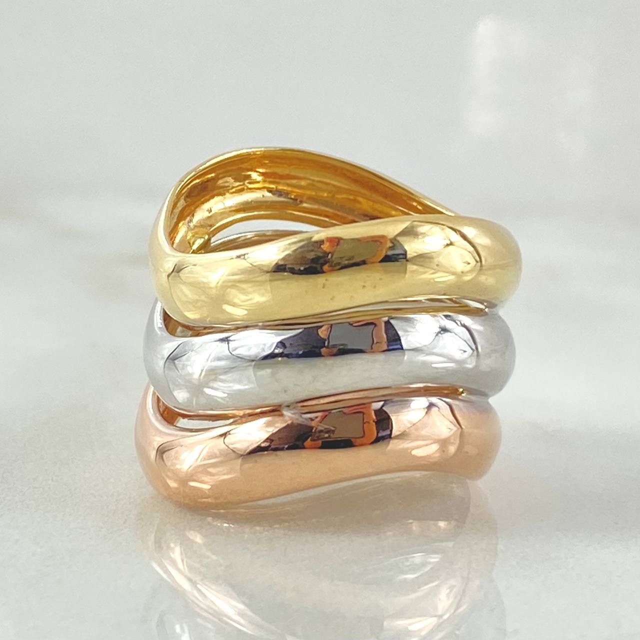 Trio Bulky Tracks Ring 7.05gr / Size 7 1/2 / Three 18K Golds ©