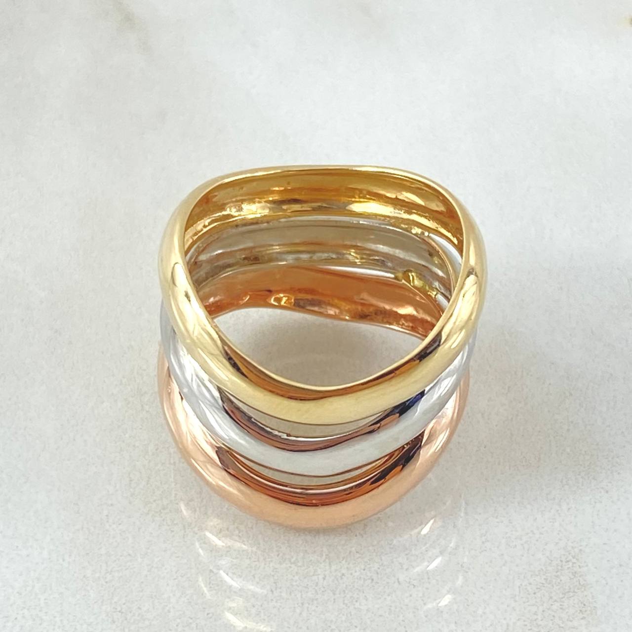 Trio Bulky Tracks Ring 7.05gr / Size 7 1/2 / Three 18K Golds ©