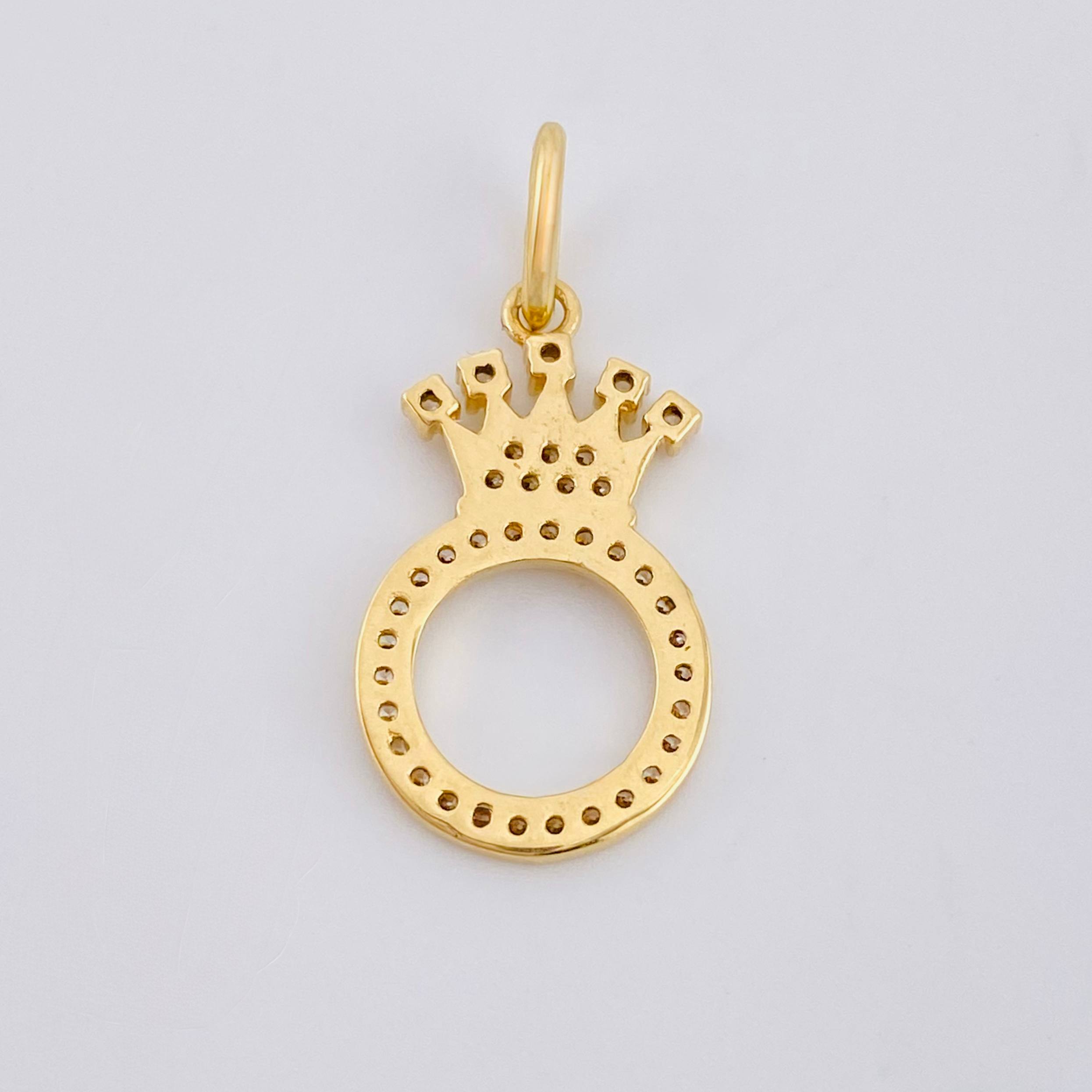 Pendant Crown Letter O 1.7gr / 1 in / Yellow Gold 18K ©
