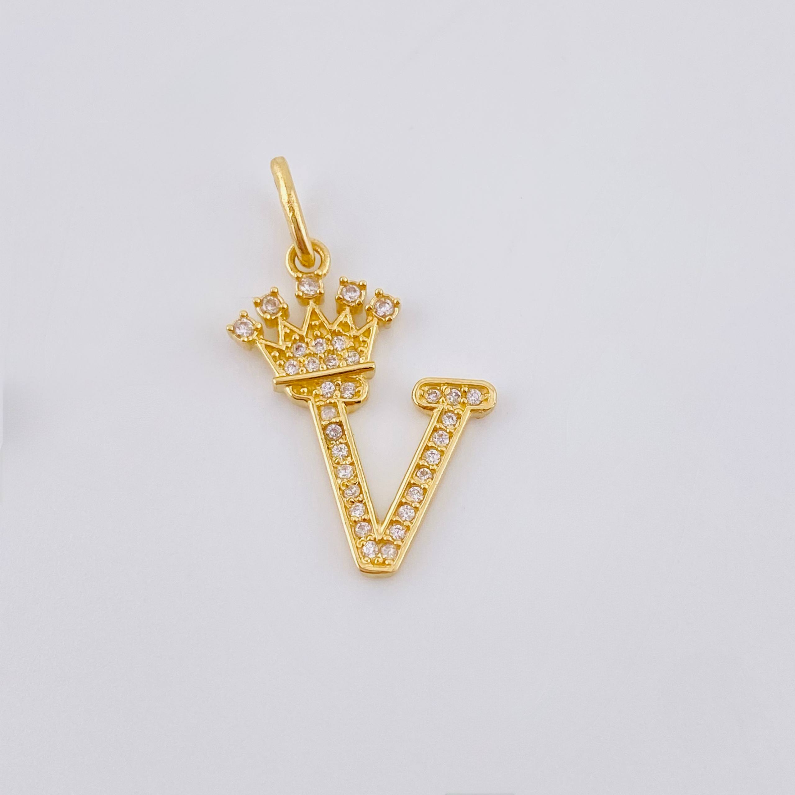 Pendant Crown Letter V 1.7 g / 1 in Yellow Gold 18K