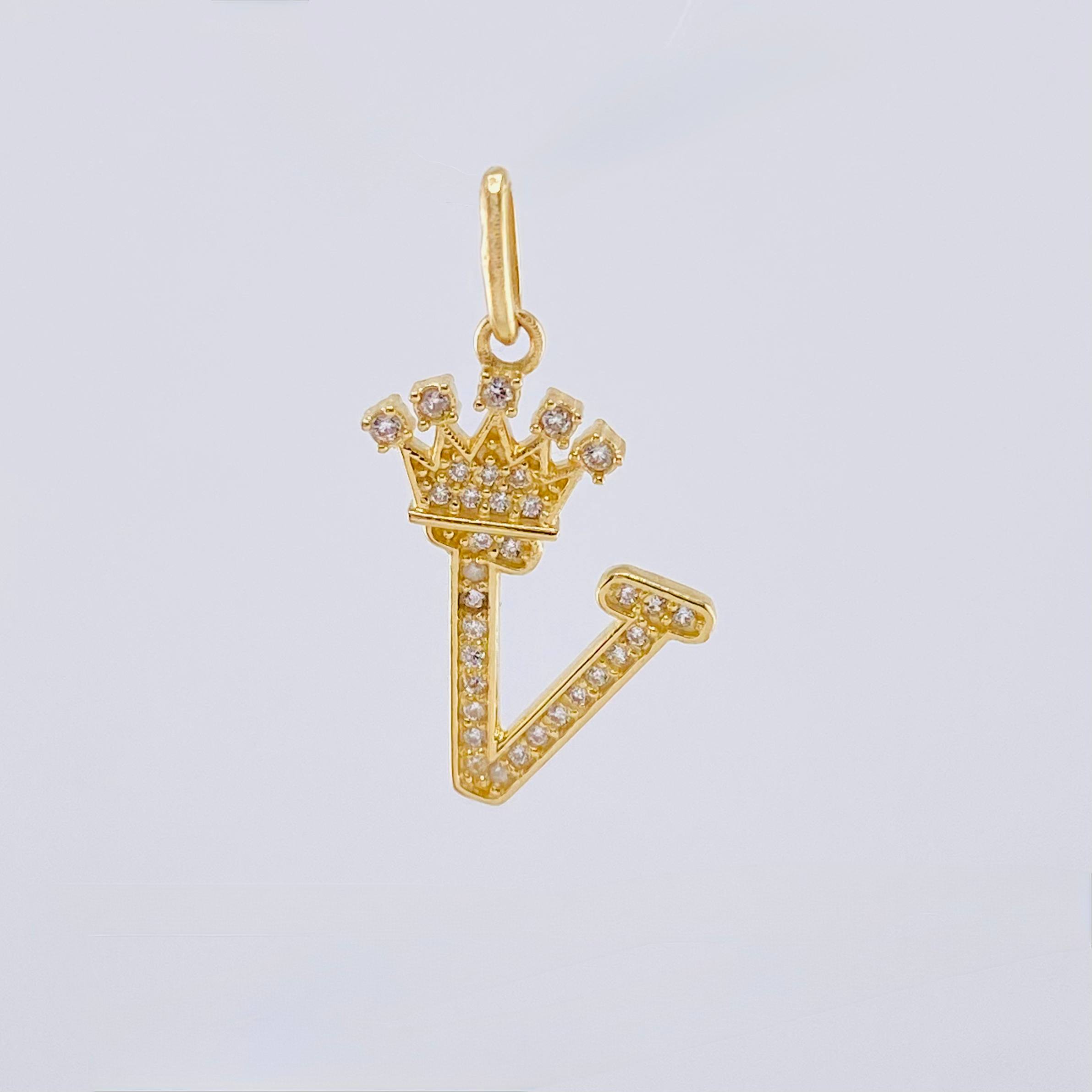 Dije Corona Letra V 1.7gr / 1 in / Oro Amarillo 18K