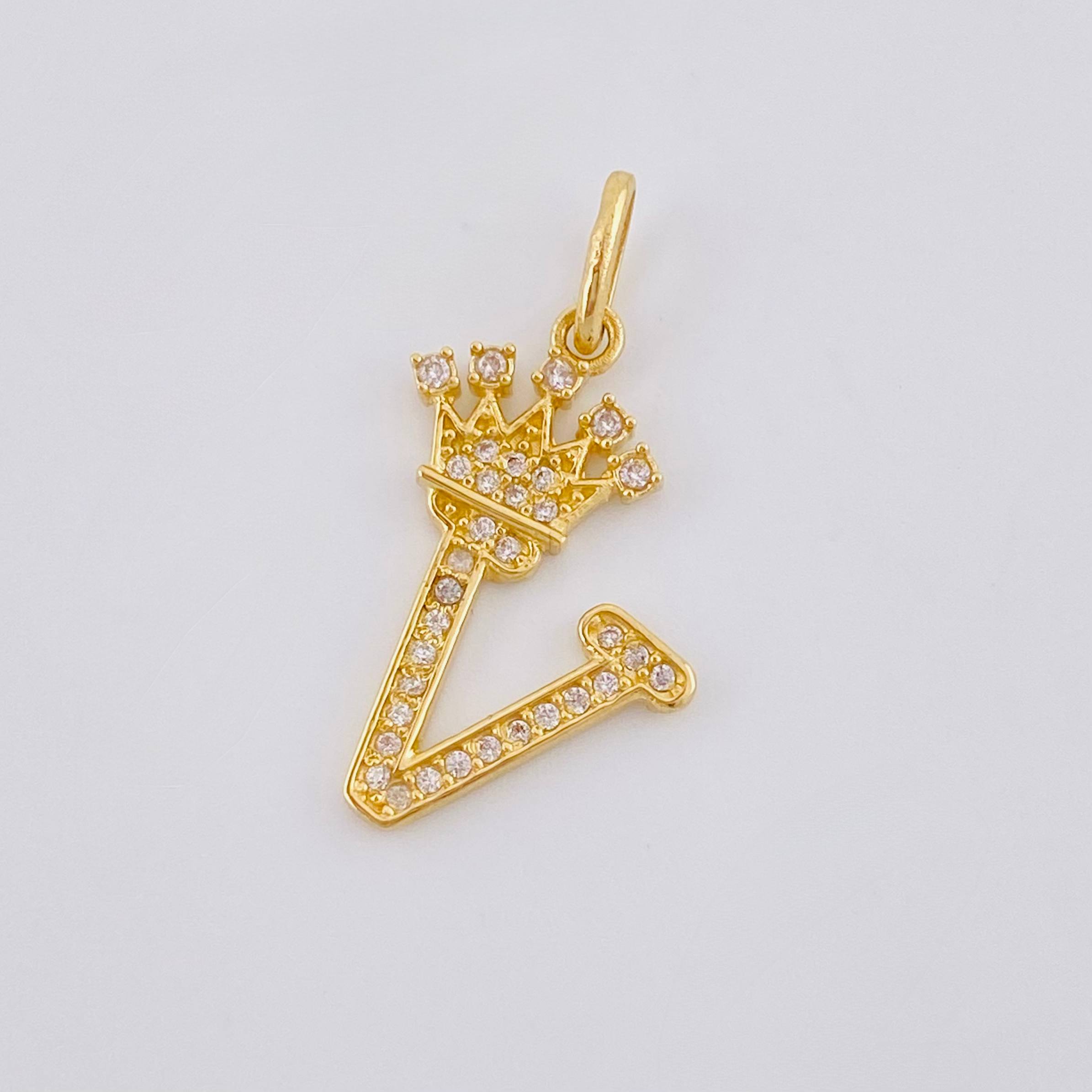 Dije Corona Letra V 1.7gr / 1 in / Oro Amarillo 18K