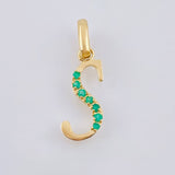 Dije Letra S Esmeraldas 11pts 0.6gr / 3/4 in / Oro Amarillo 18K ©