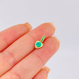 Dije Espiral Triangular Esmeraldas 35pts 0.8gr / 1/2 in / Oro Amarillo 18K ©