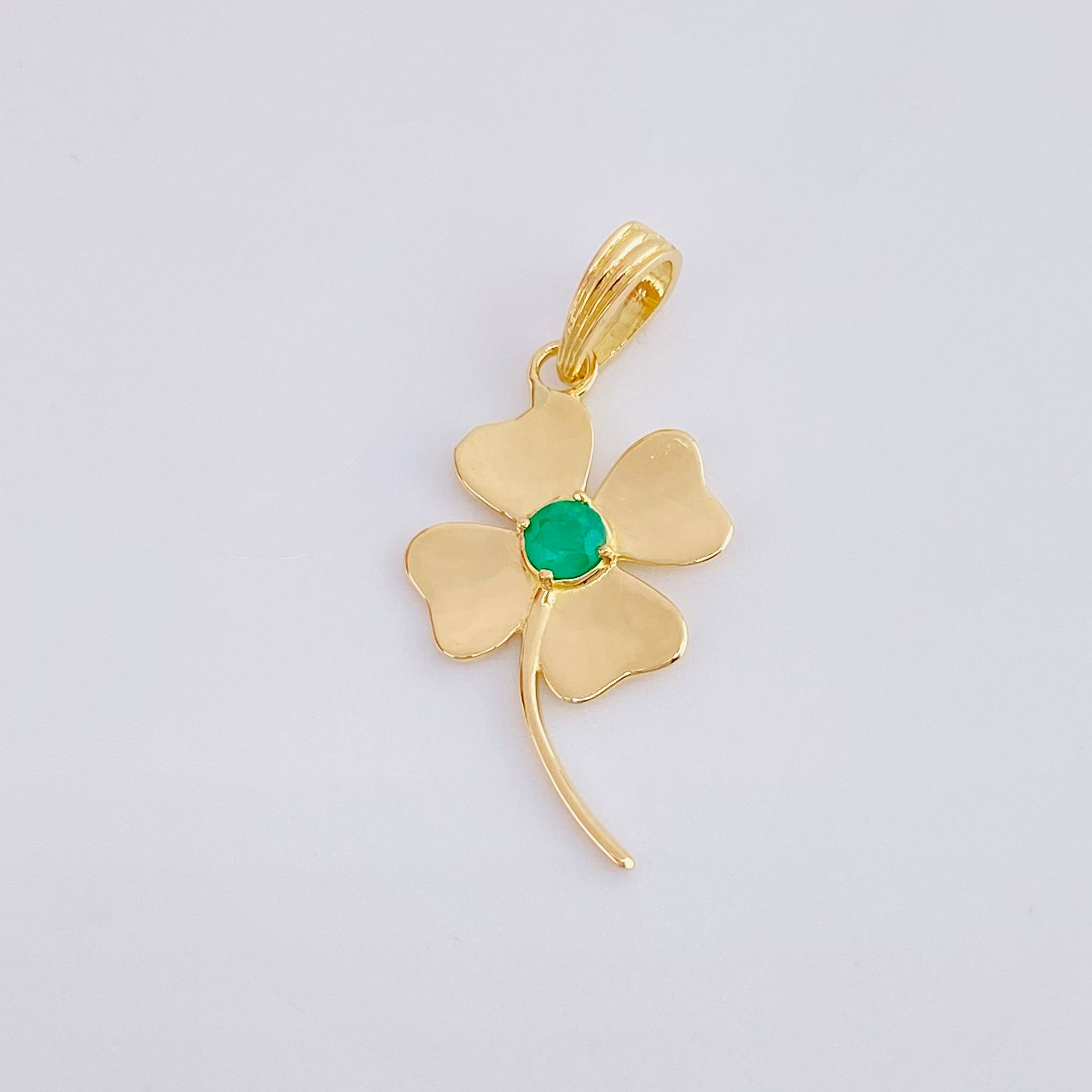 Lucky Flower Pendant Emeralds 12pts 1.3gr / 1 in / 18K Yellow Gold ©